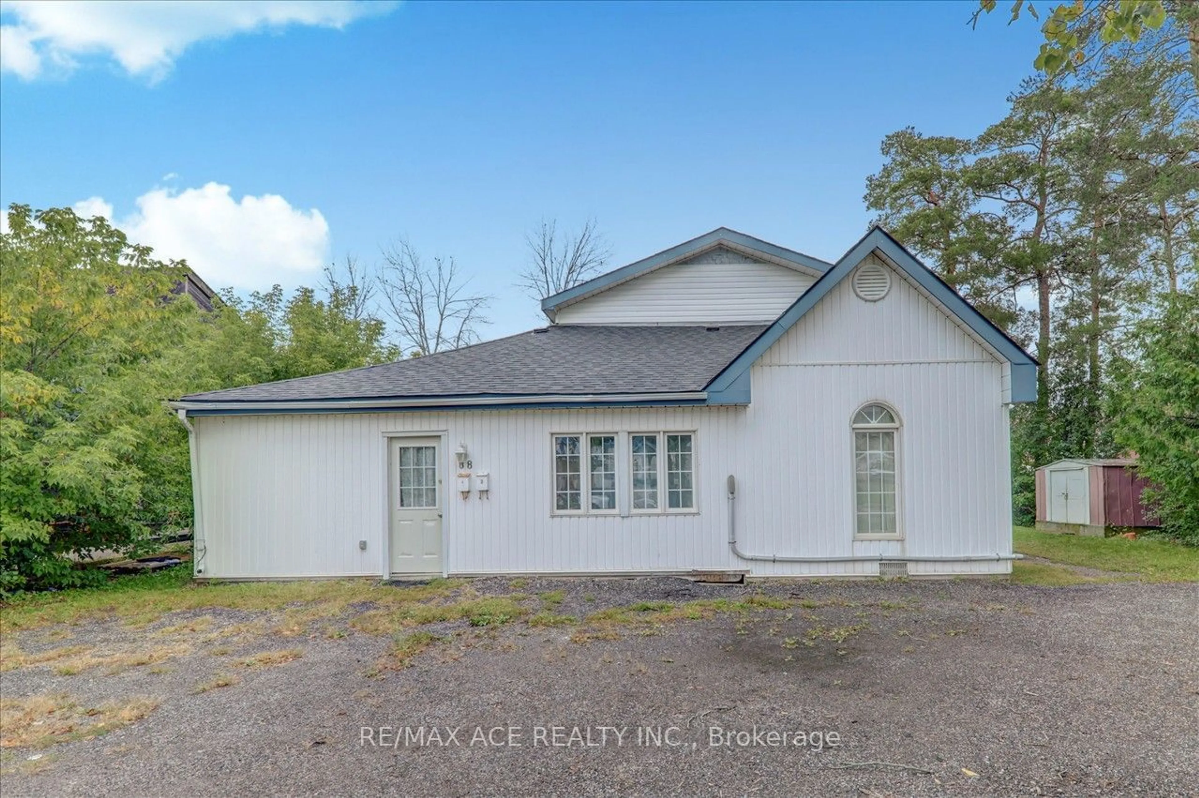 A pic from outside/outdoor area/front of a property/back of a property/a pic from drone, building for 88 Albert St, Kawartha Lakes Ontario K9V 3H6