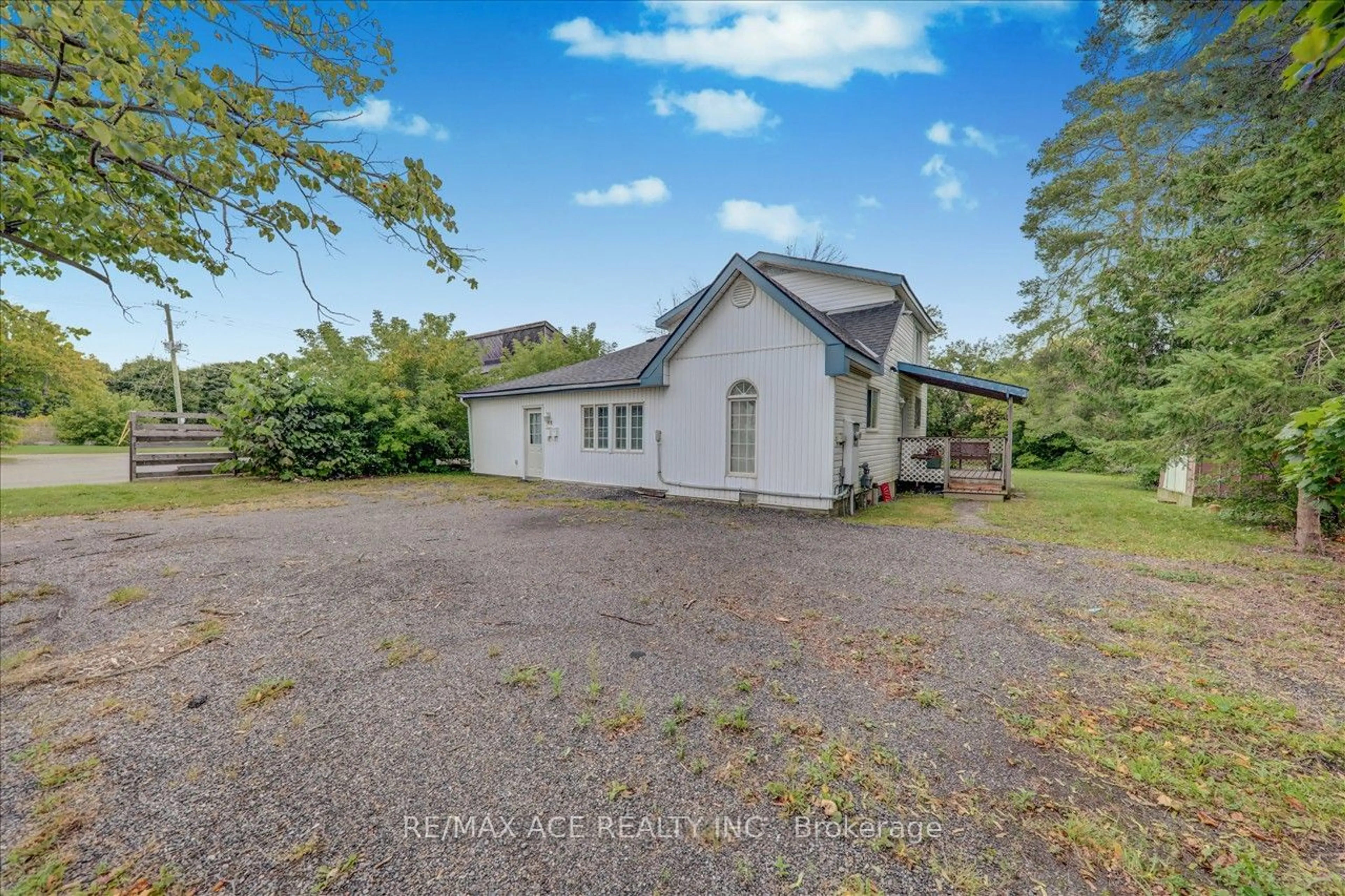 A pic from outside/outdoor area/front of a property/back of a property/a pic from drone, water/lake/river/ocean view for 88 Albert St, Kawartha Lakes Ontario K9V 3H6