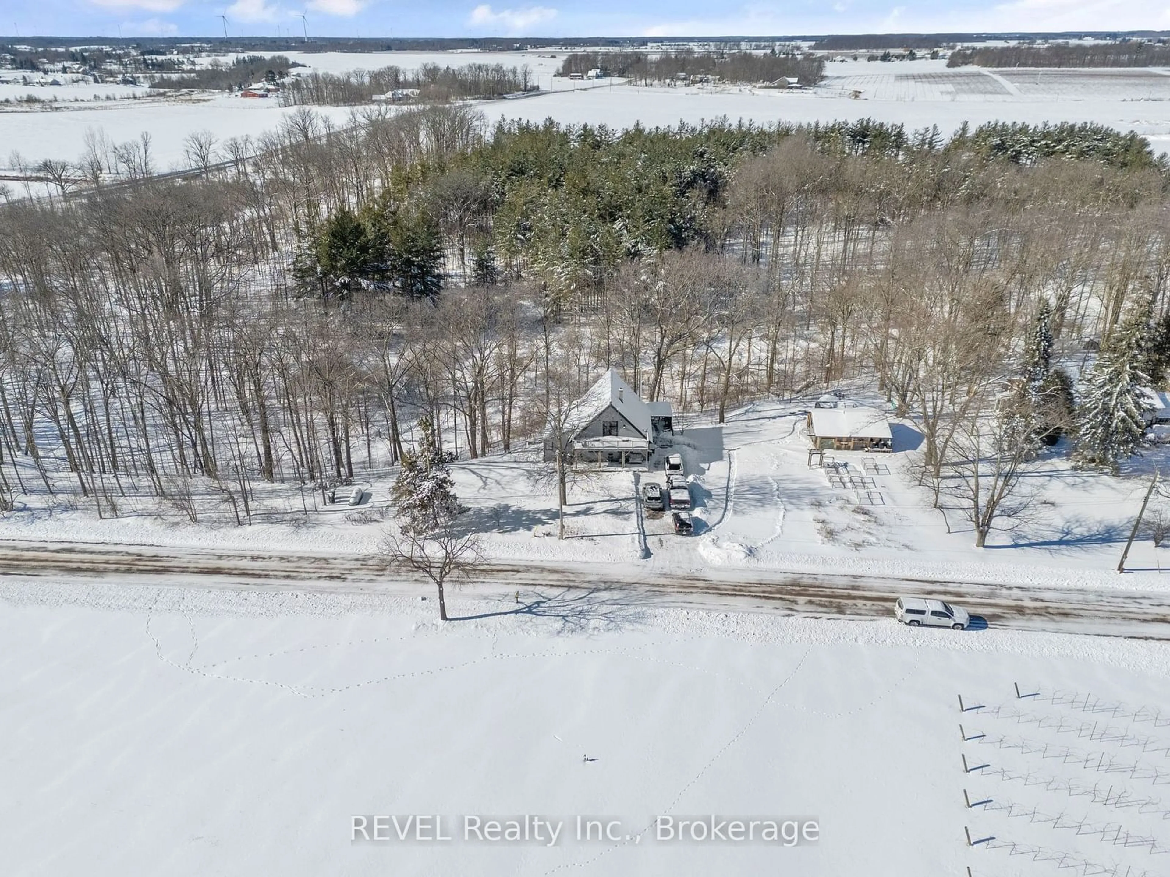 A pic from outside/outdoor area/front of a property/back of a property/a pic from drone, water/lake/river/ocean view for 3140 Staff Ave, Lincoln Ontario L2R 6P7