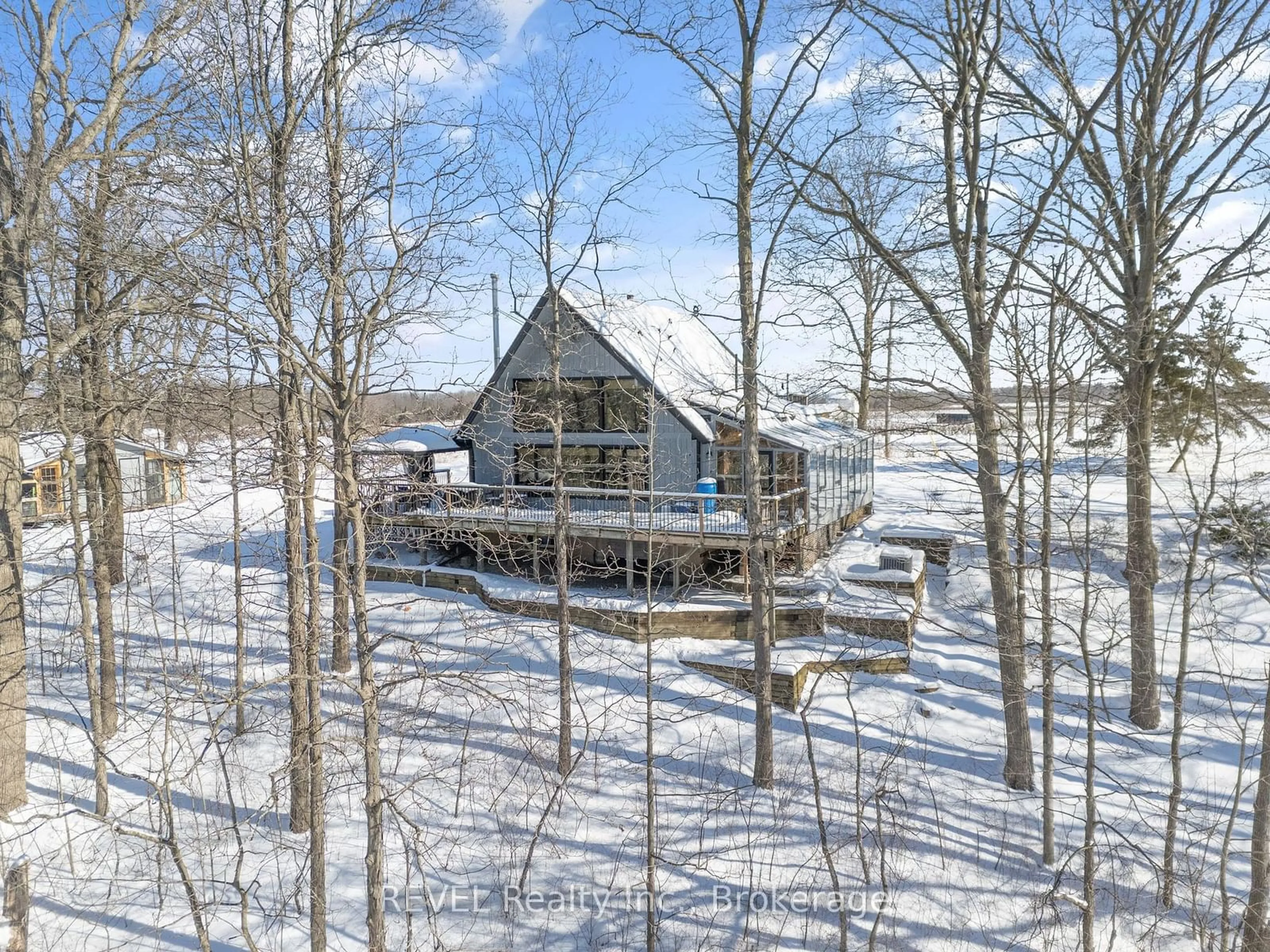 A pic from outside/outdoor area/front of a property/back of a property/a pic from drone, unknown for 3140 Staff Ave, Lincoln Ontario L2R 6P7