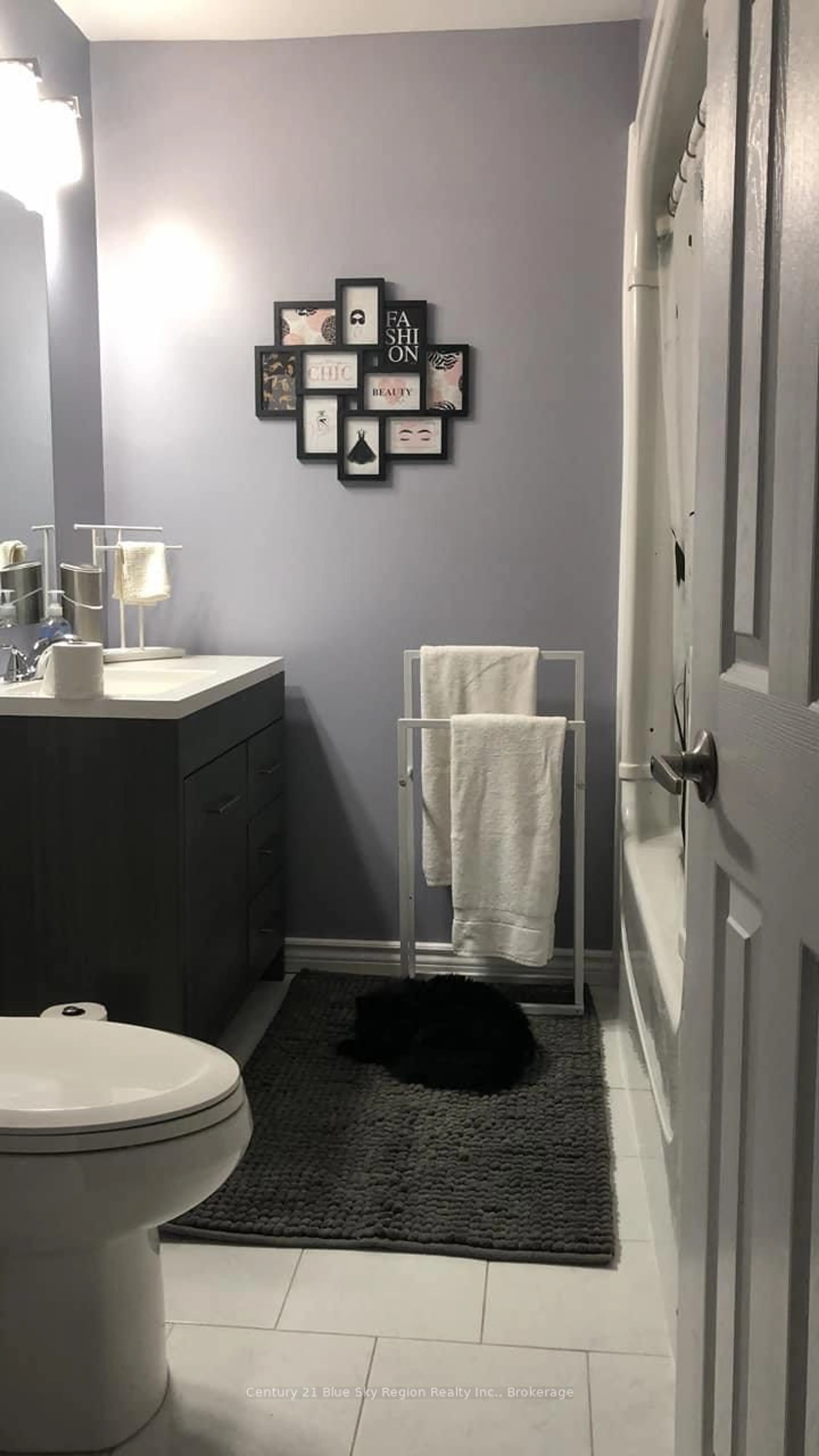 Contemporary bathroom, unknown for 1474 Harrison St, North Bay Ontario P1B 6H3