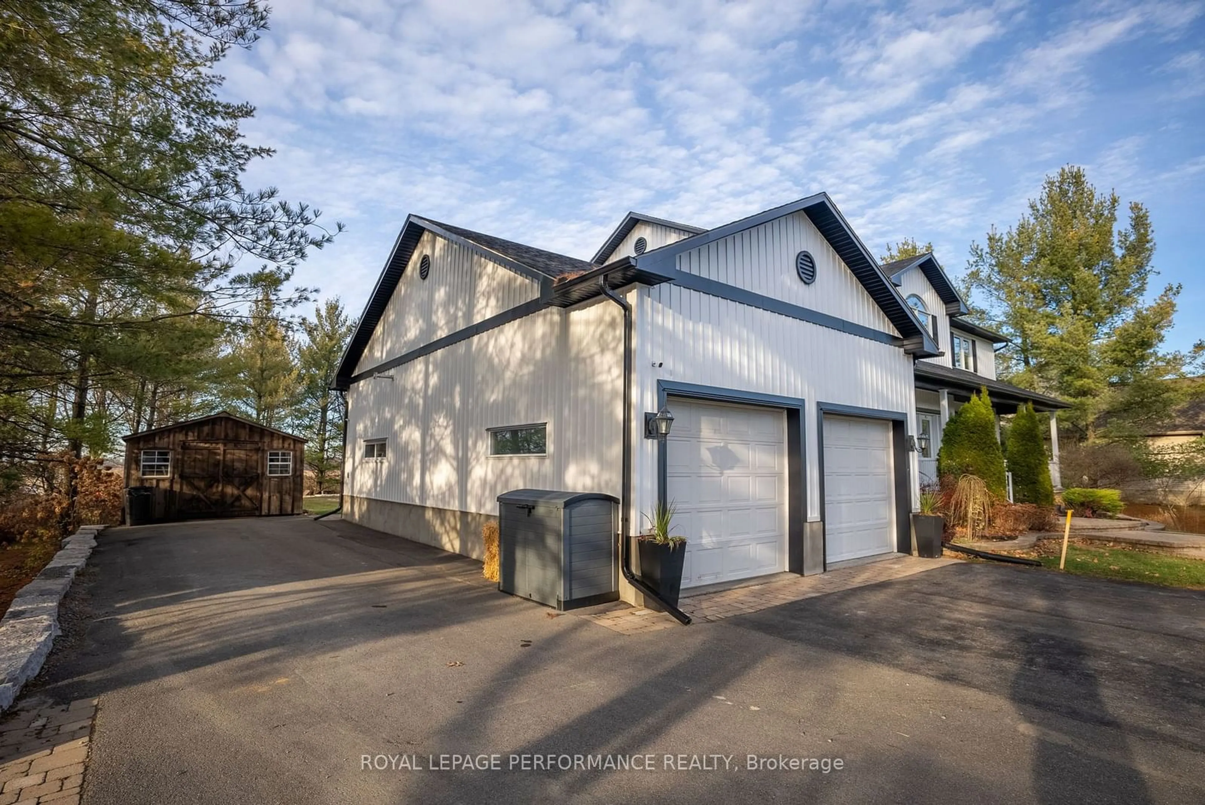 Indoor garage for 5771 Lombardy Dr, Greely - Metcalfe - Osgoode - Vernon and Area Ontario K0A 2W0