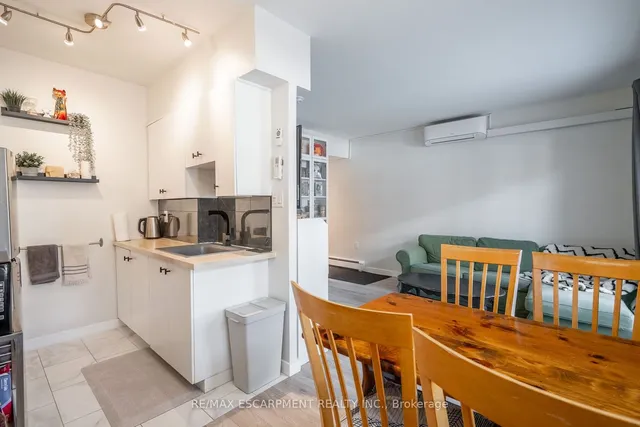 Additional property image - 141 Catharine St Unit 103