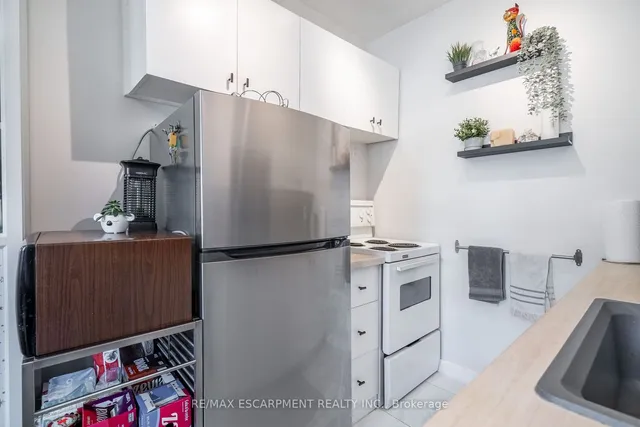 Additional property image - 141 Catharine St Unit 103