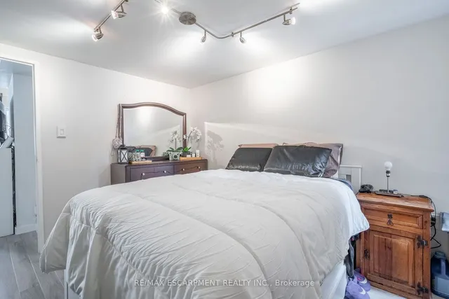 Additional property image - 141 Catharine St Unit 103
