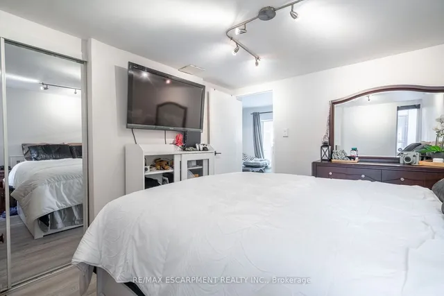 Additional property image - 141 Catharine St Unit 103