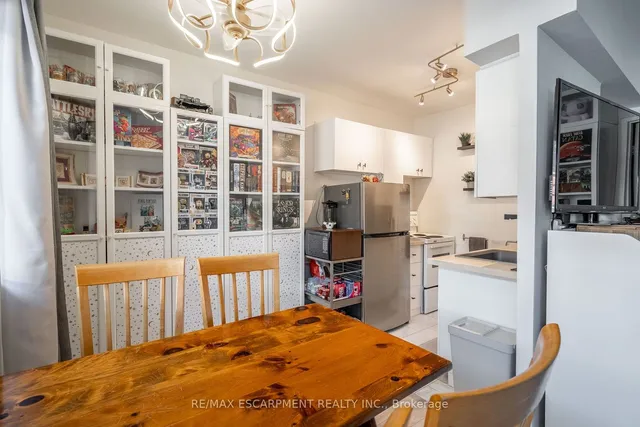 Additional property image - 141 Catharine St Unit 103