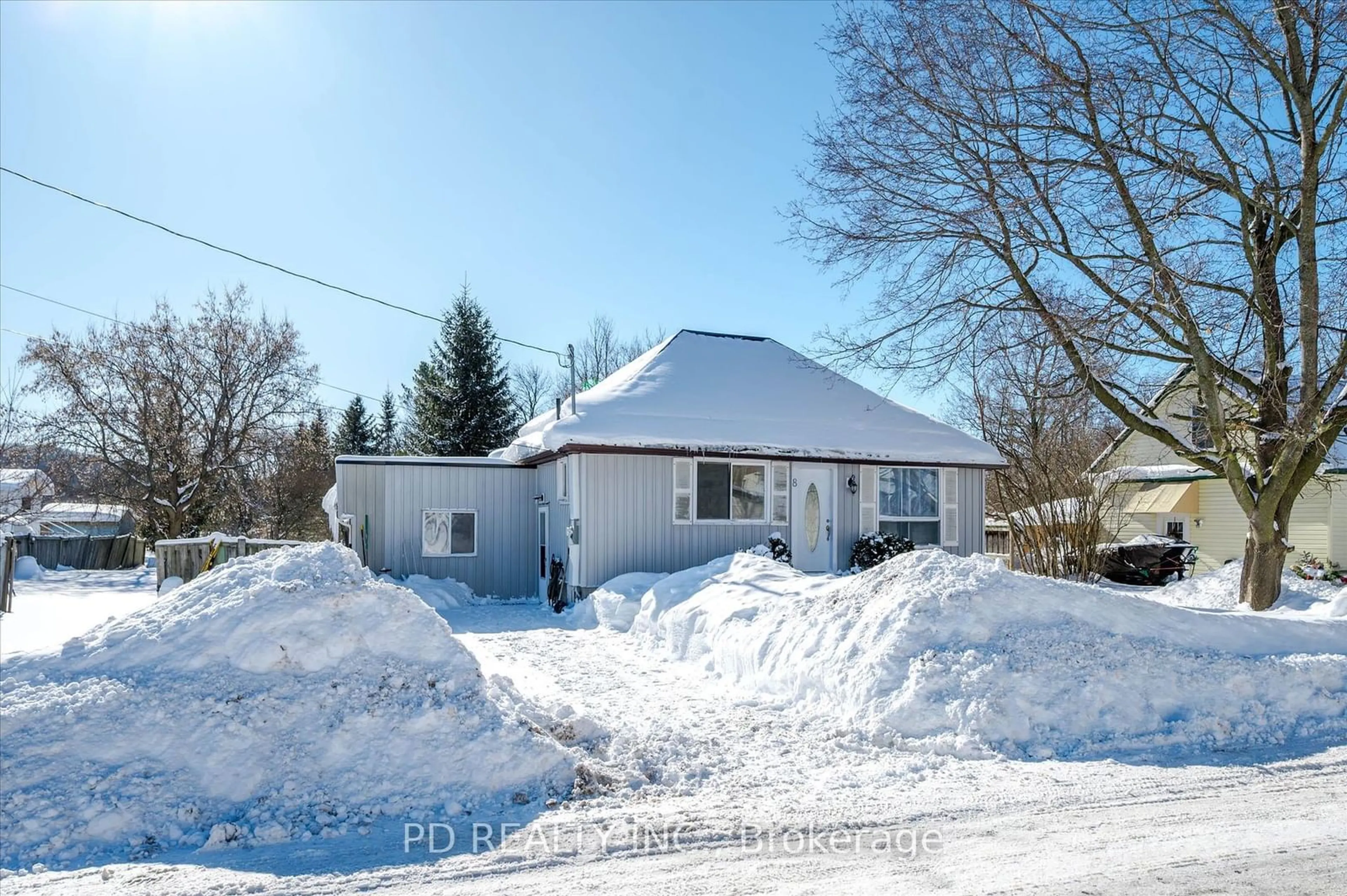 A pic from outside/outdoor area/front of a property/back of a property/a pic from drone, street for 8 Mary St, Kawartha Lakes Ontario K0L 2W0