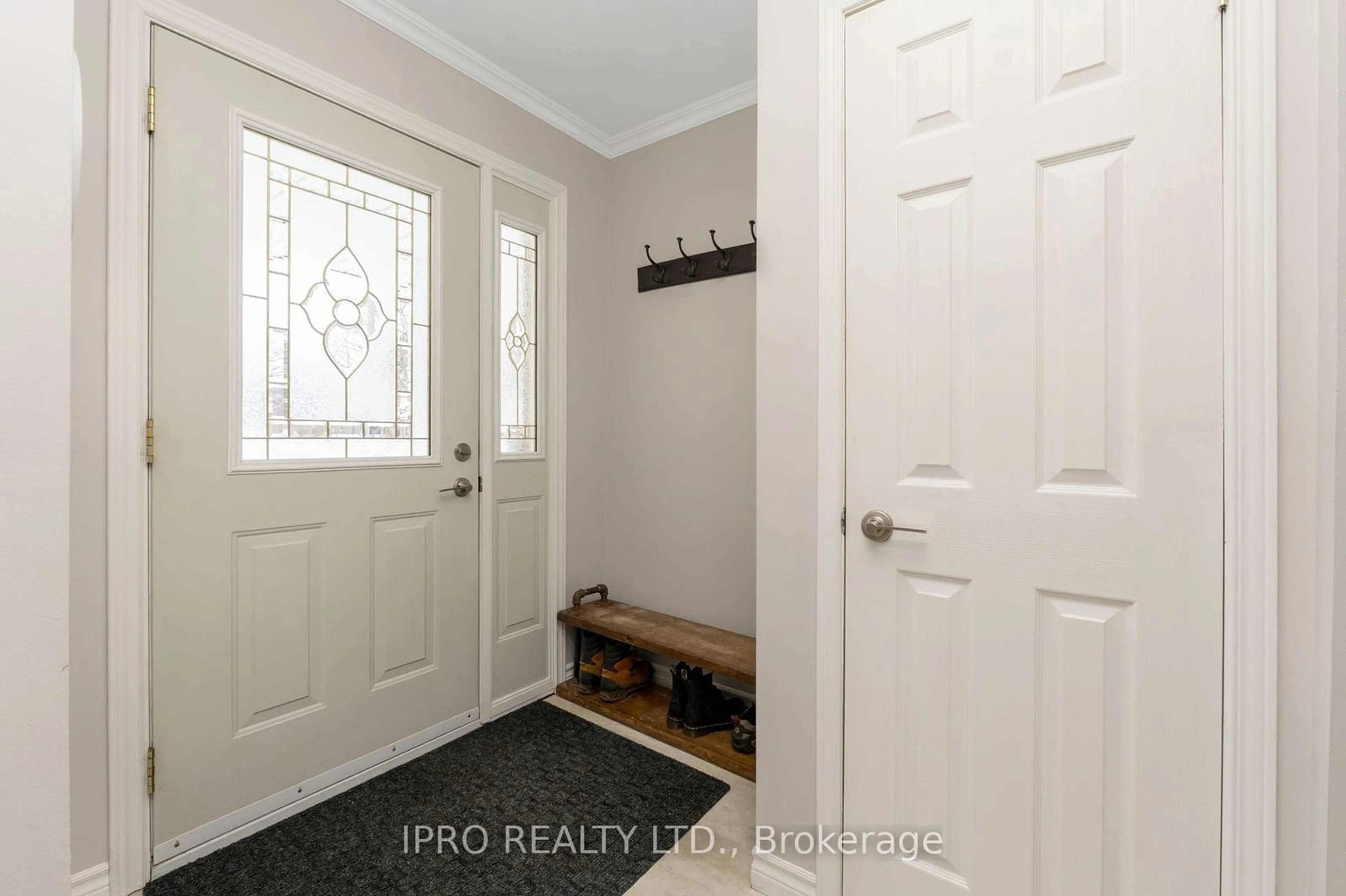 Indoor entryway for 311 Simon St, Shelburne Ontario L9V 2Y5