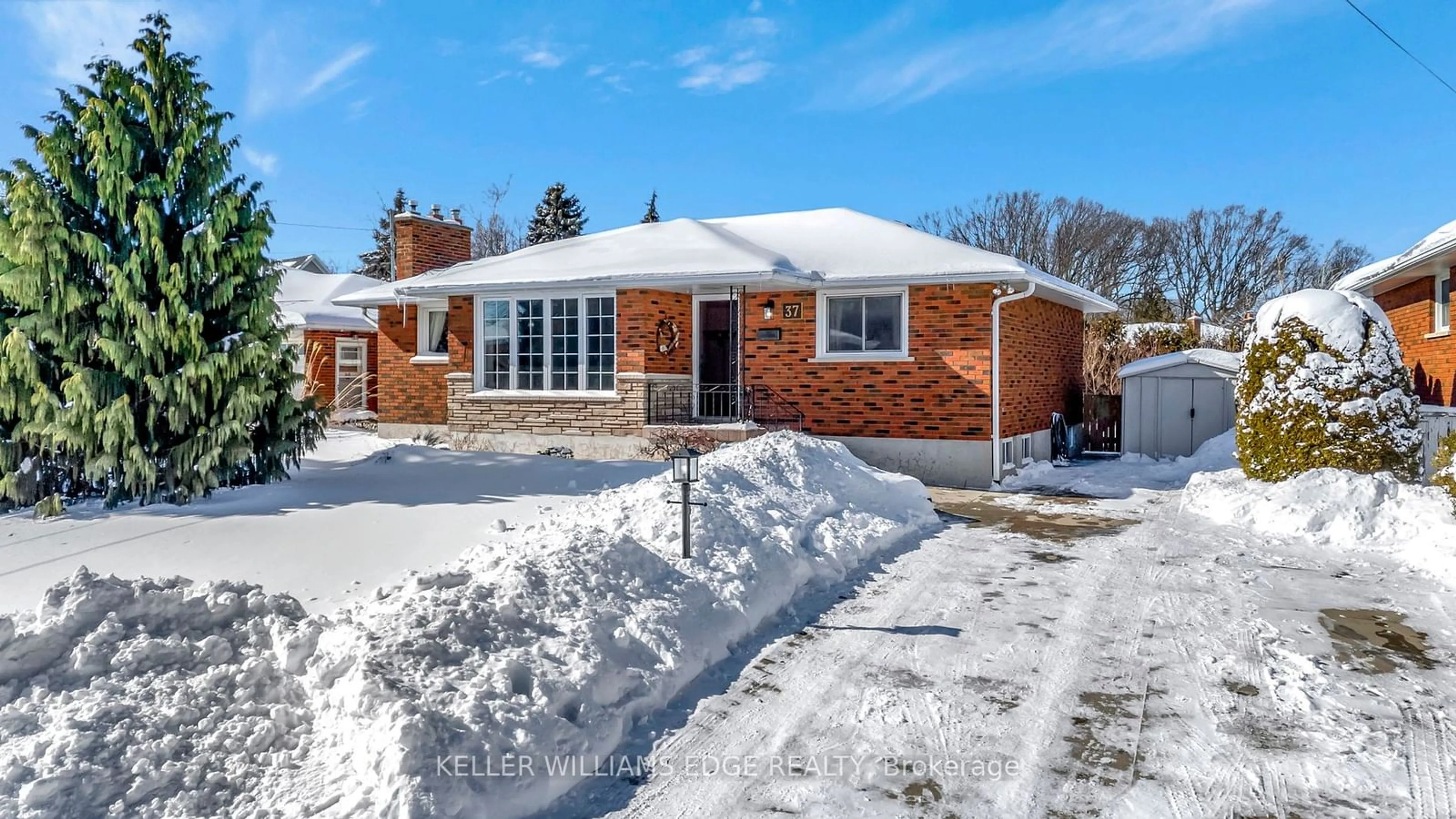 Home with brick exterior material, street for 37 Woodsview Ave, Grimsby Ontario L3M 3S8