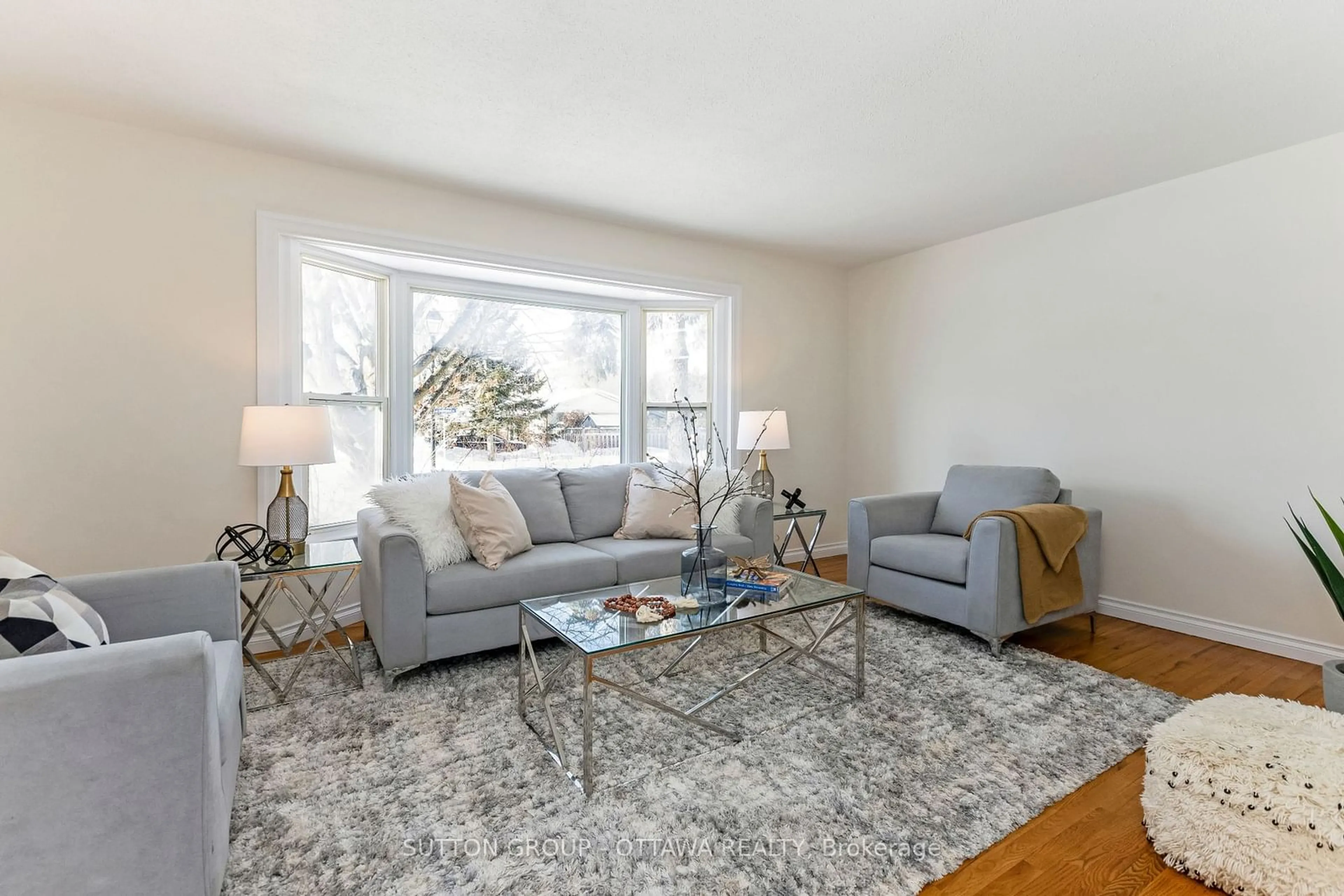 Living room with furniture, unknown for 54 Seabrooke Dr, Kanata Ontario K2L 2H7