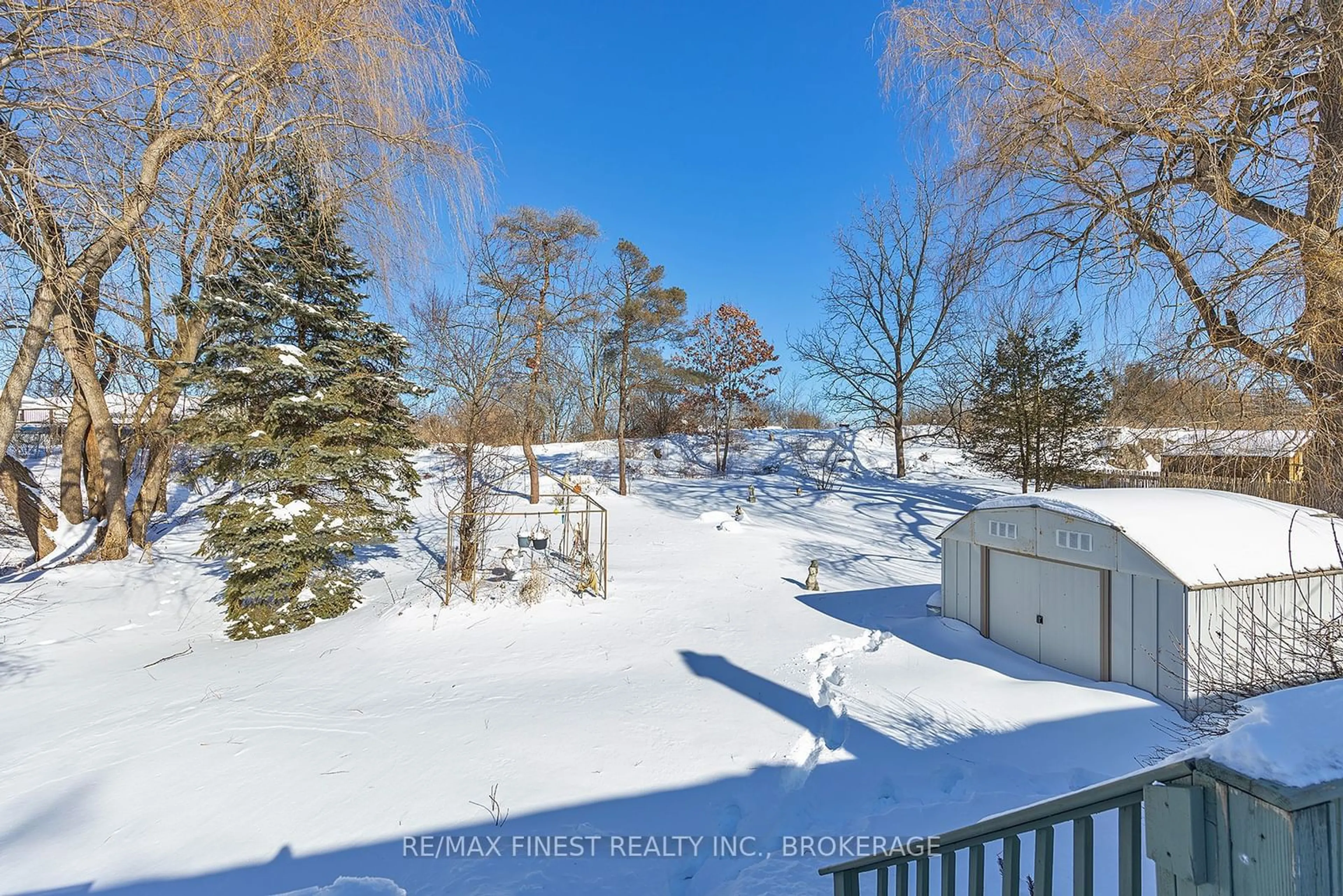 A pic from outside/outdoor area/front of a property/back of a property/a pic from drone, water/lake/river/ocean view for 640 King St, Gananoque Ontario K7G 2H4