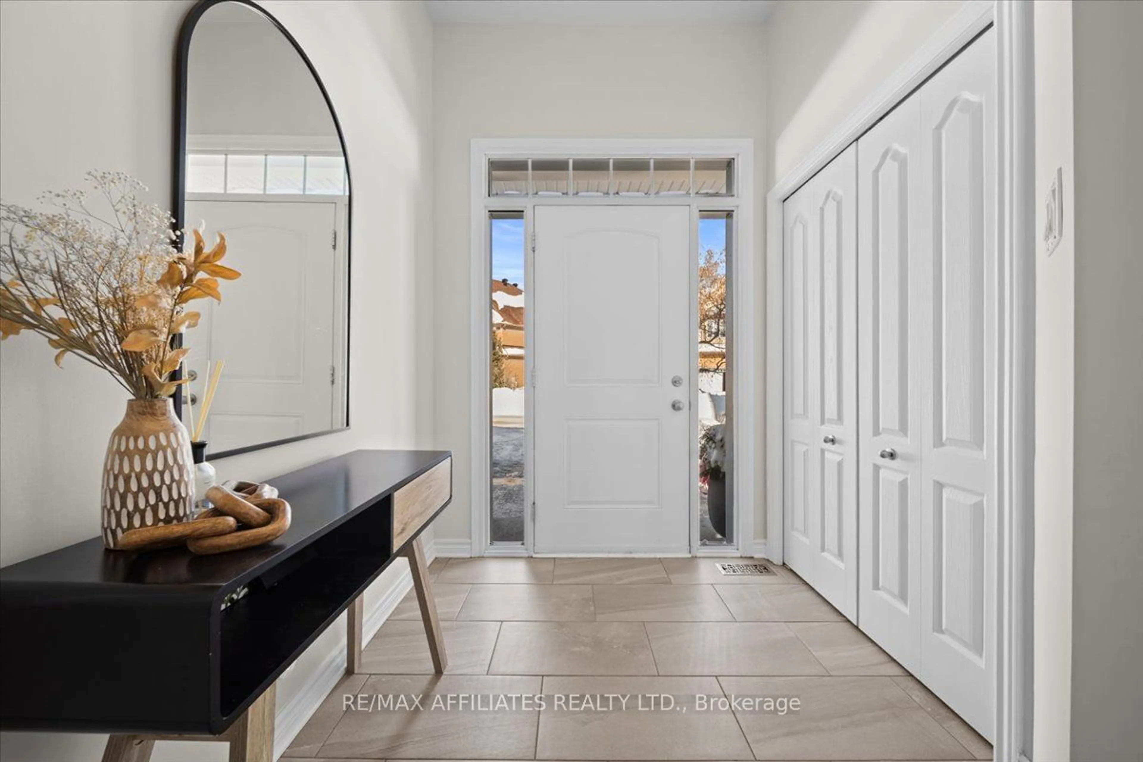 Indoor entryway for 1579 Carronbridge Circ, Kanata Ontario K2M 0G5