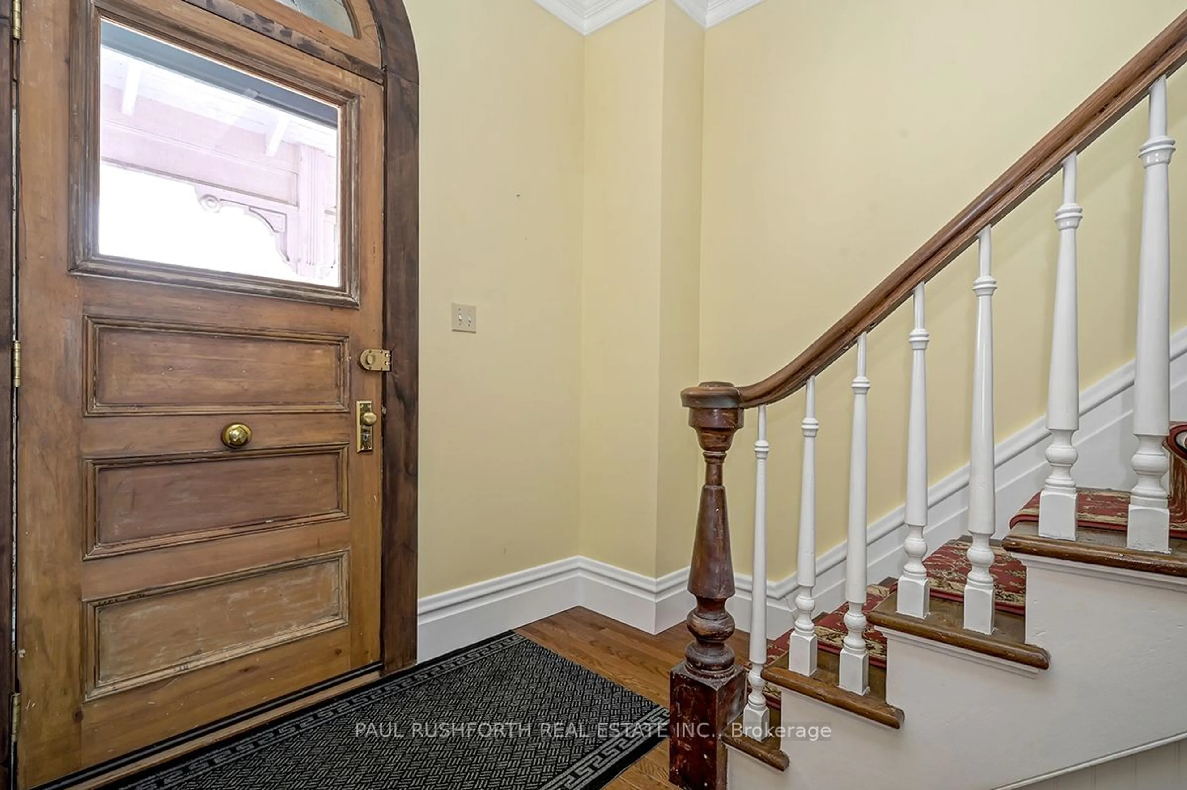 Indoor entryway for 514-516 St Lawrence St, North Dundas Ontario K0A 2W0