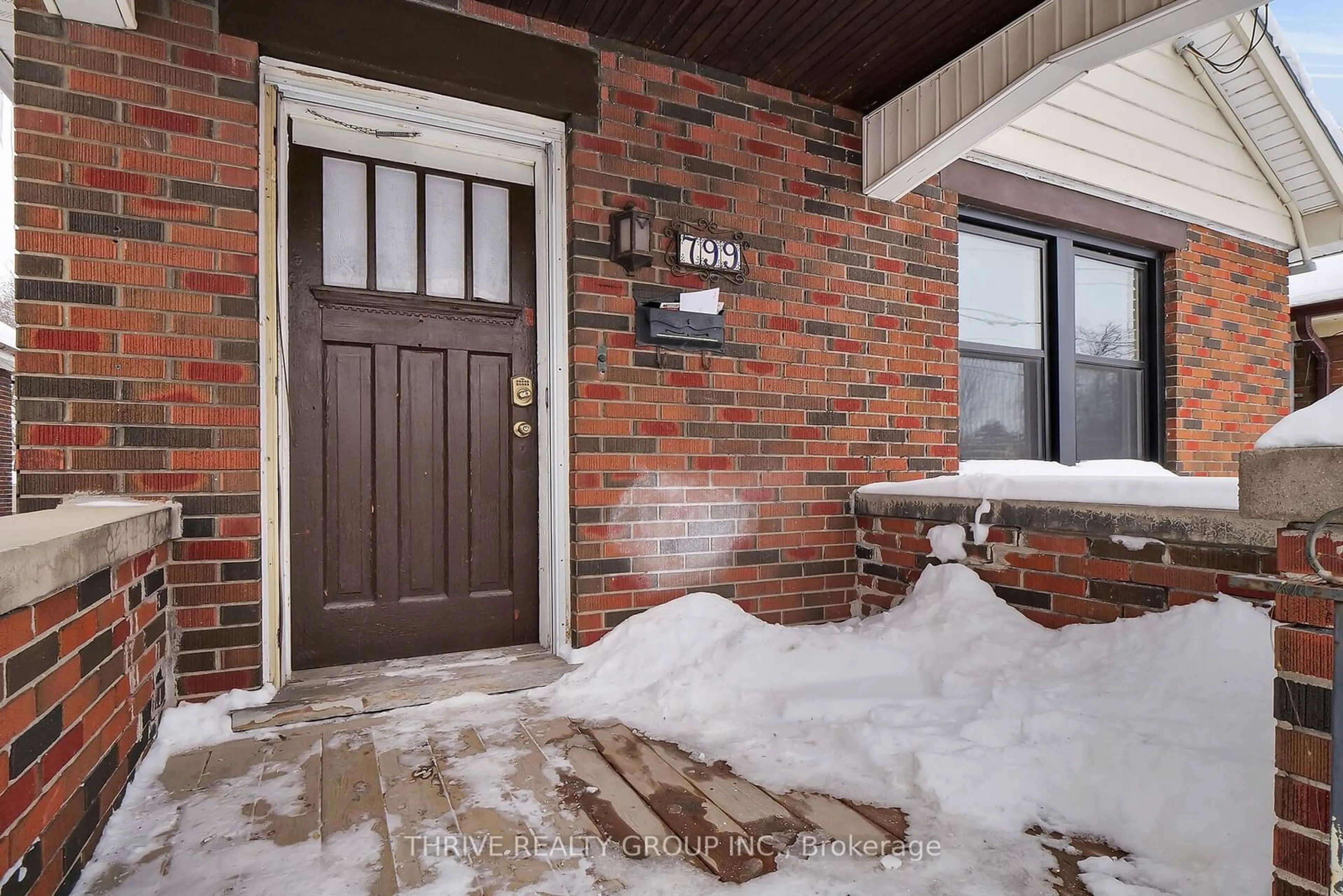 Indoor entryway for 799 Quebec St, London Ontario N5Y 1X3