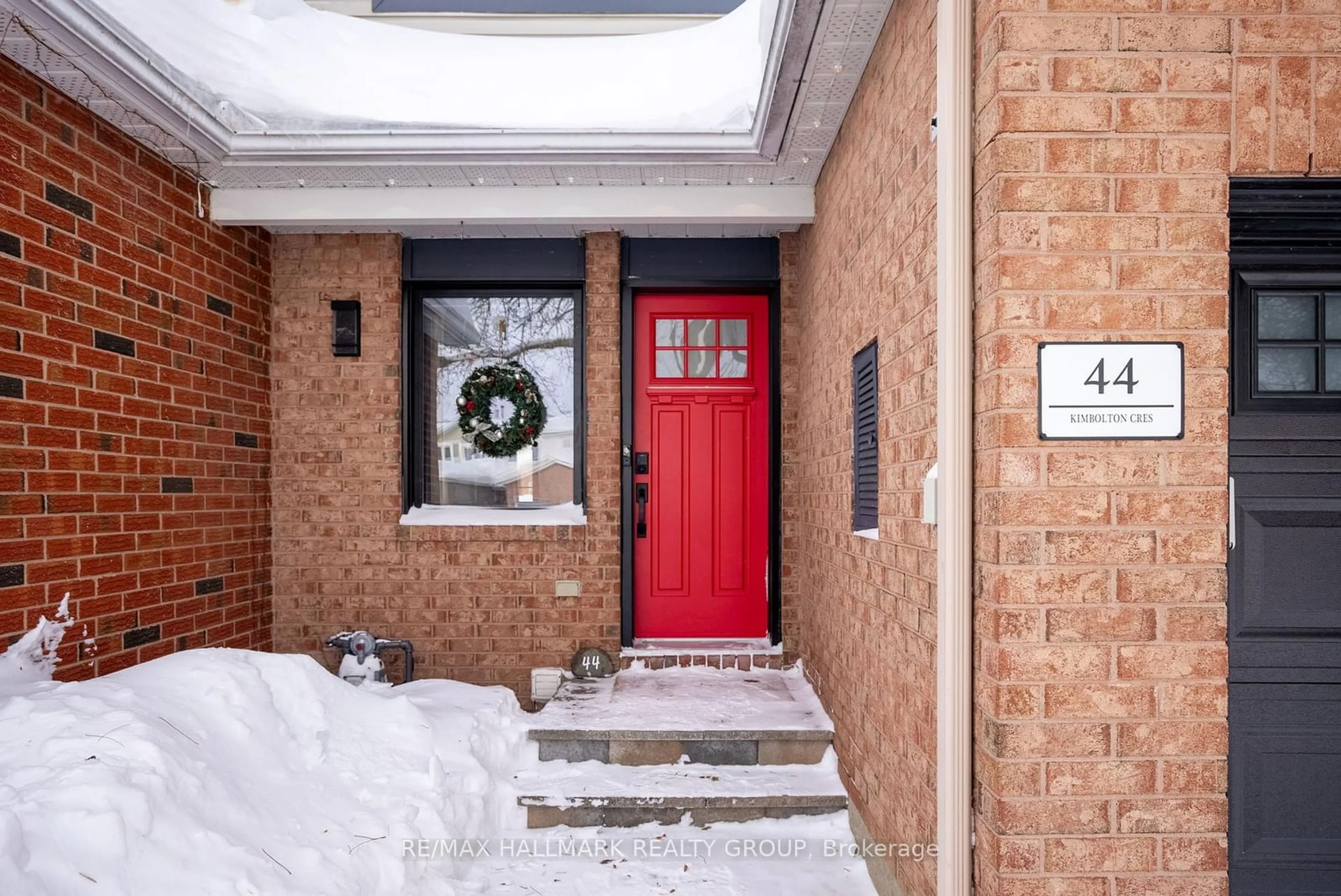 Indoor entryway for 44 Kimbolton Cres, Kanata Ontario K2K 2S3