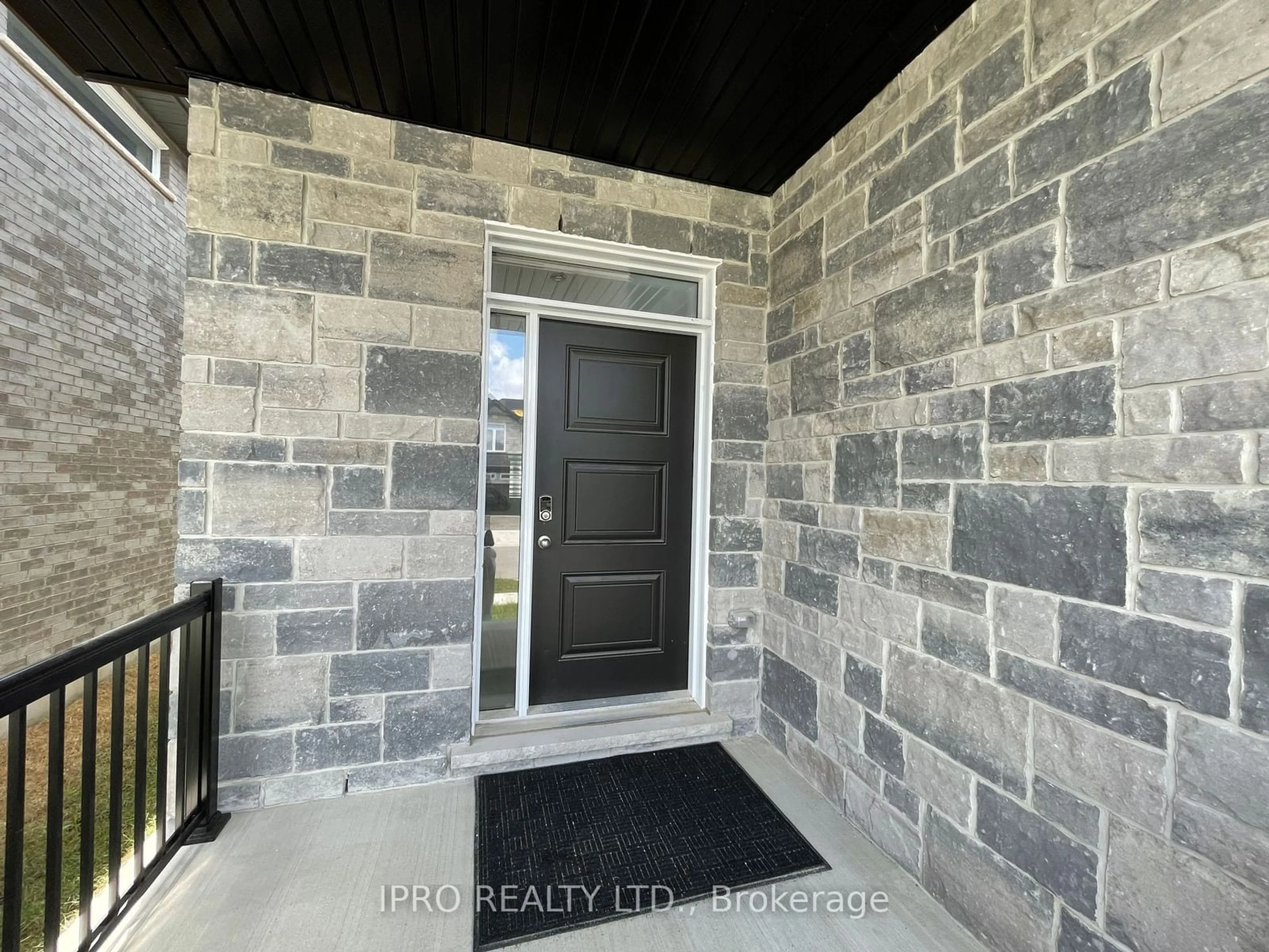 Indoor entryway for 516 Doonwoods Cres, Kitchener Ontario N2P 0E5