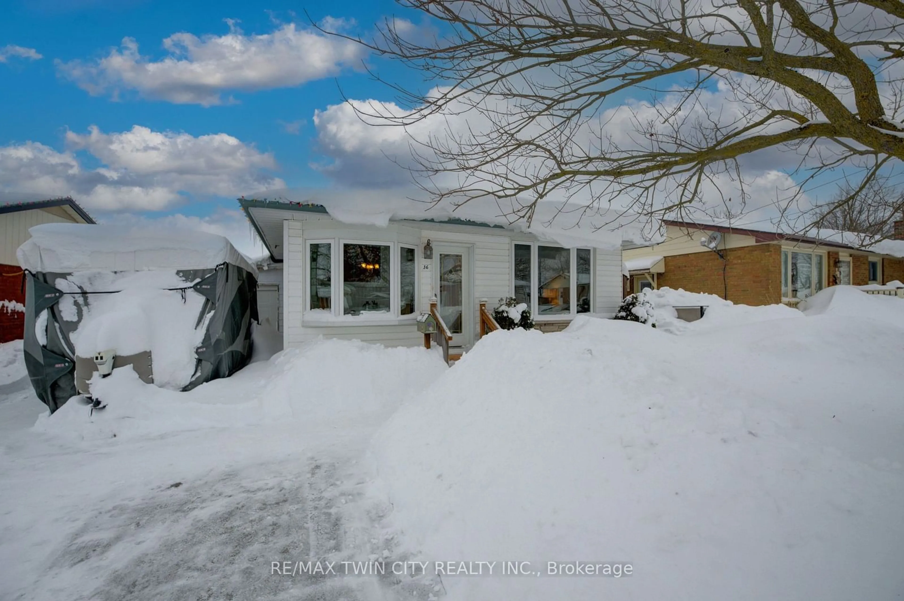 A pic from outside/outdoor area/front of a property/back of a property/a pic from drone, street for 36 Riverside Dr #(New Hamburg), Wilmot Ontario N3A 2H6