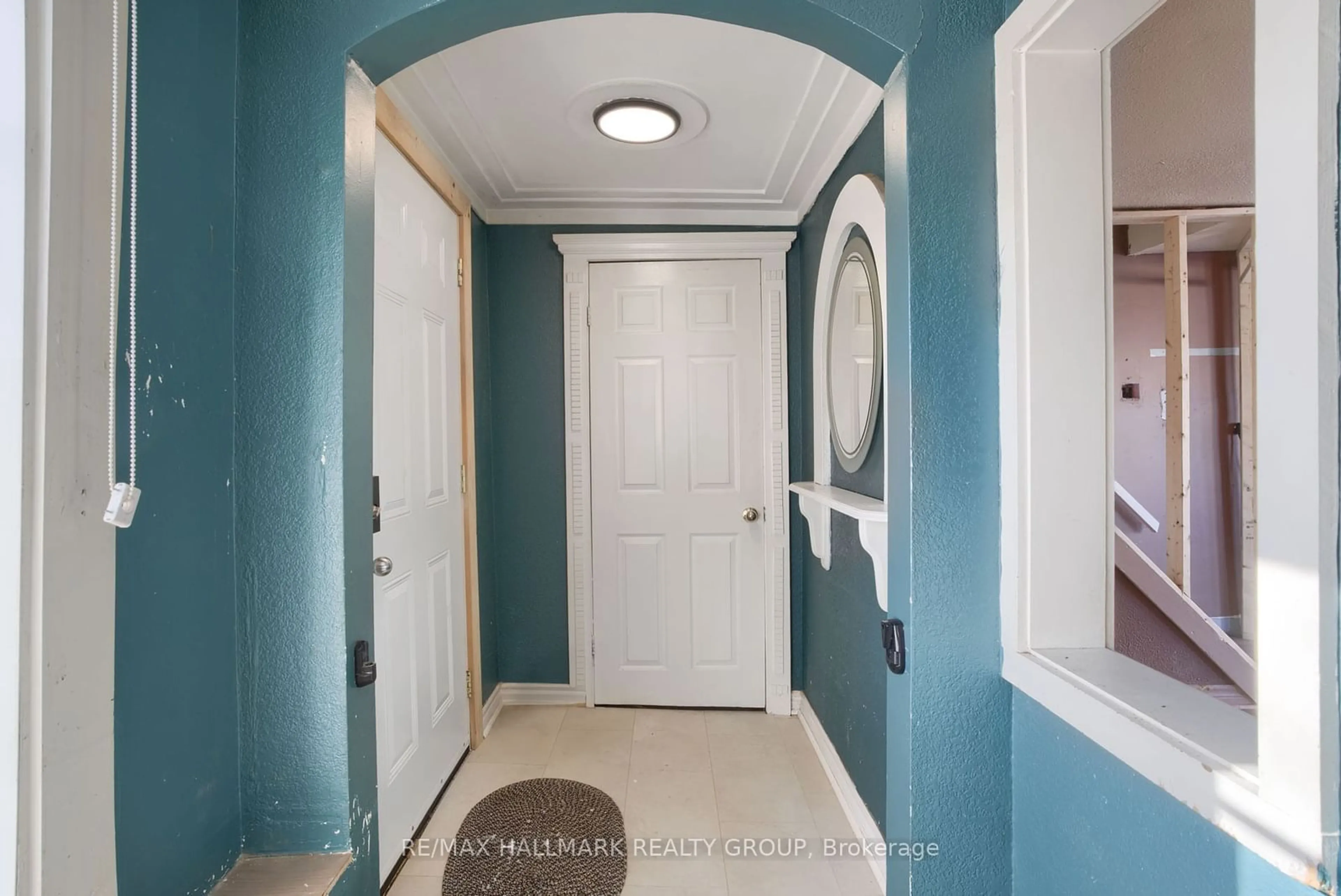 Indoor entryway for 27 Pembroke St, Whitewater Region Ontario K0J 1K0