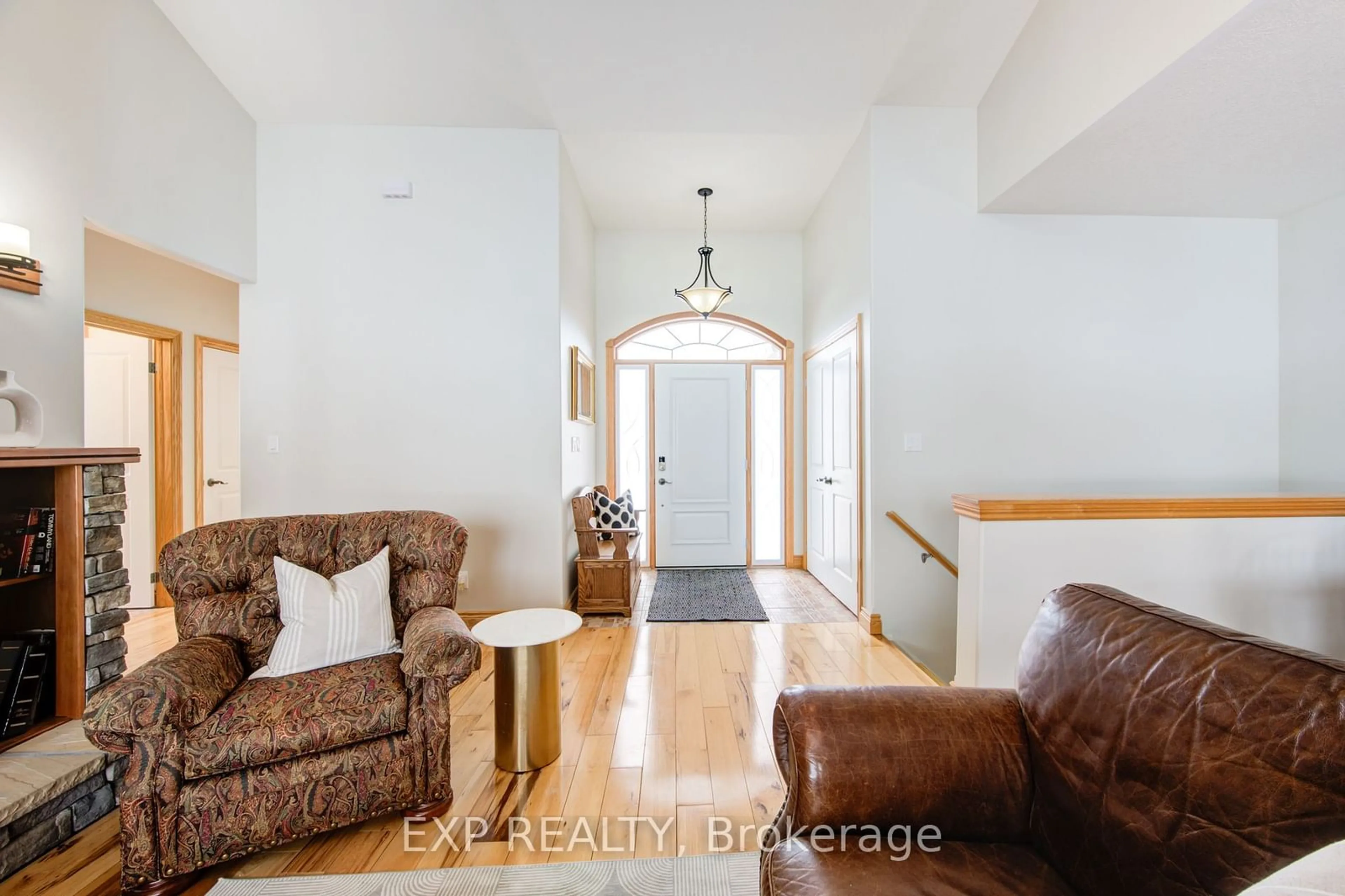 Indoor entryway for 103 Robertson St, Minto Ontario N0G 1Z0