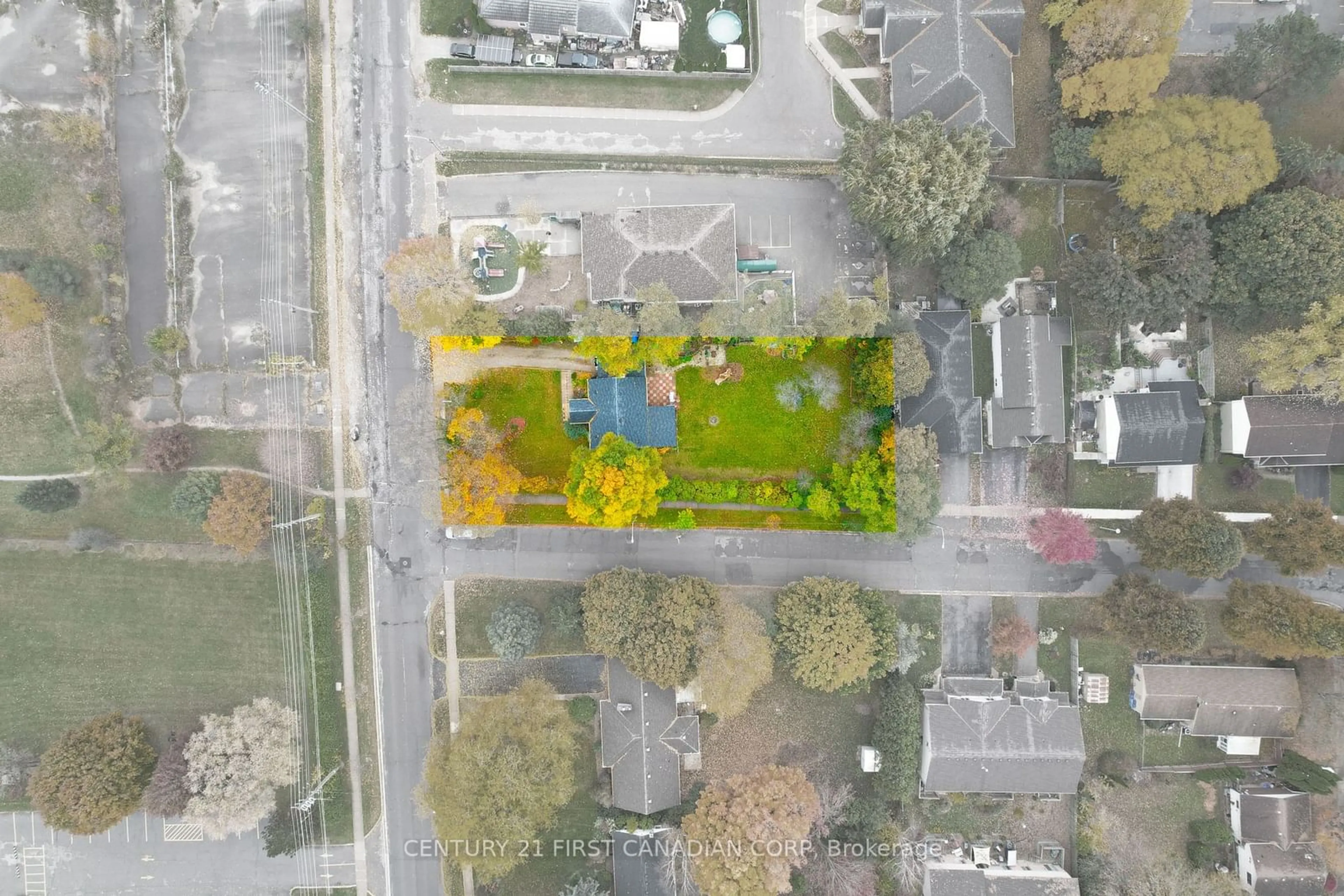 A pic from outside/outdoor area/front of a property/back of a property/a pic from drone, street for 551 TOPPING Lane, London Ontario N6J 3M9