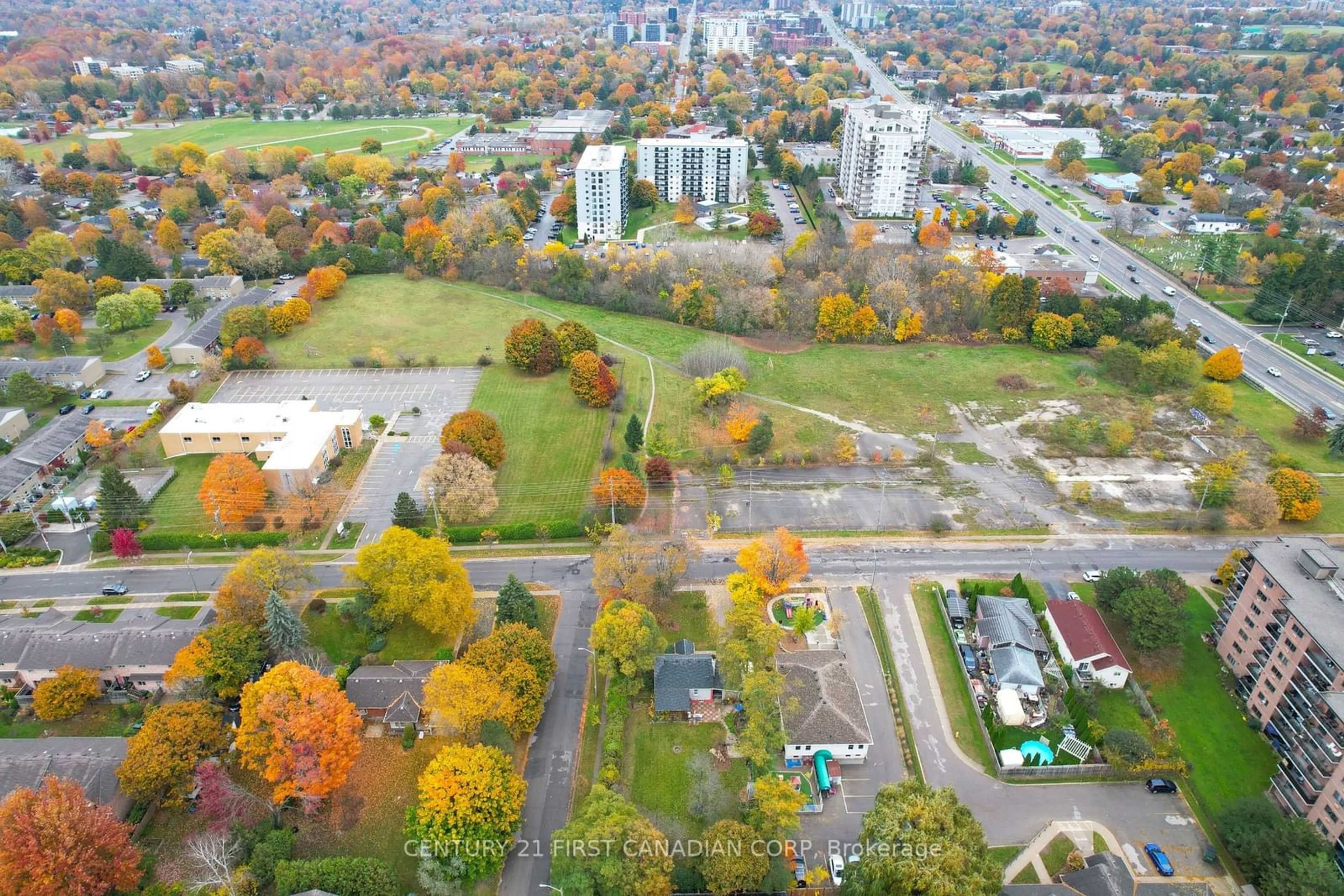 A pic from outside/outdoor area/front of a property/back of a property/a pic from drone, street for 551 TOPPING Lane, London Ontario N6J 3M9