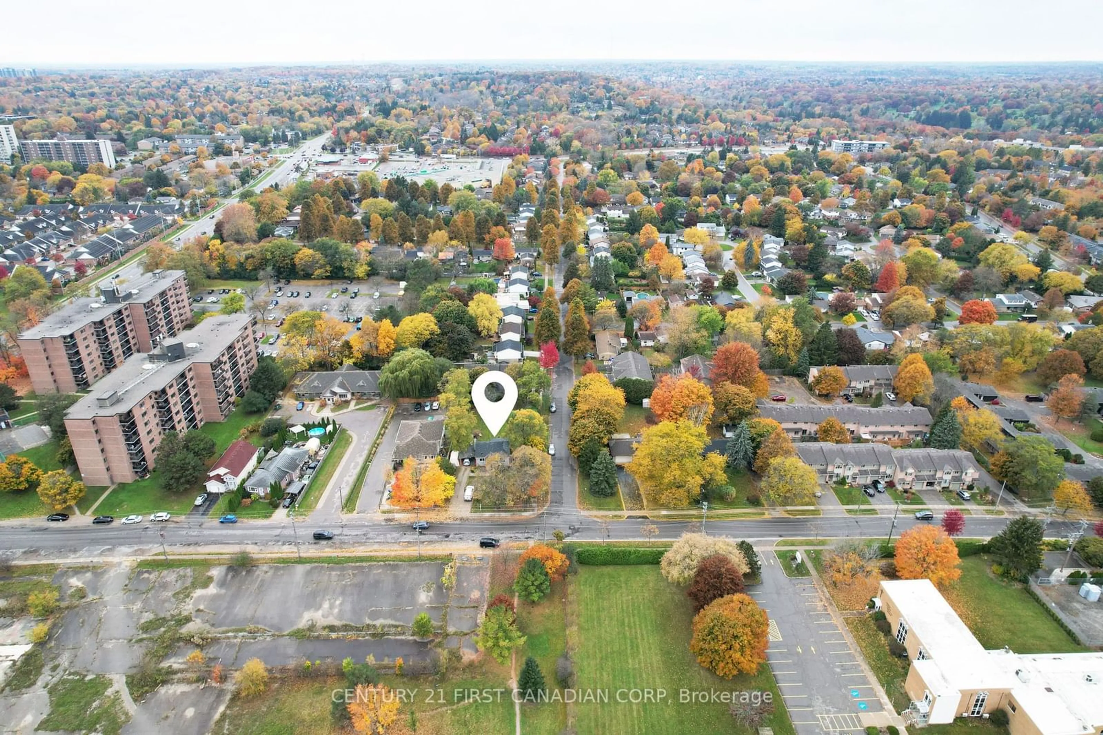 A pic from outside/outdoor area/front of a property/back of a property/a pic from drone, unknown for 551 TOPPING Lane, London Ontario N6J 3M9