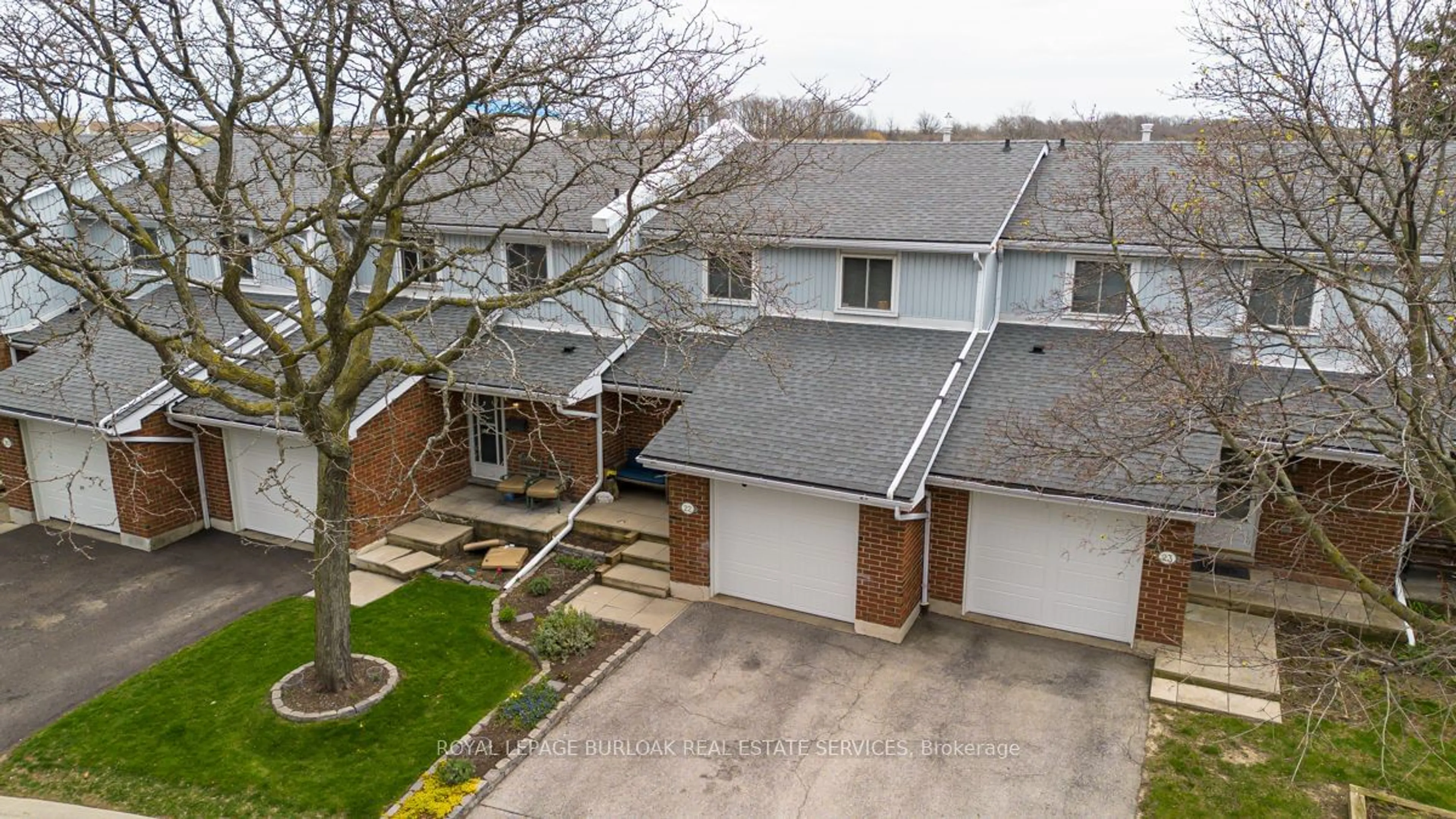 A pic from outside/outdoor area/front of a property/back of a property/a pic from drone, street for 25 Redbury St #21, Hamilton Ontario L8W 1P7