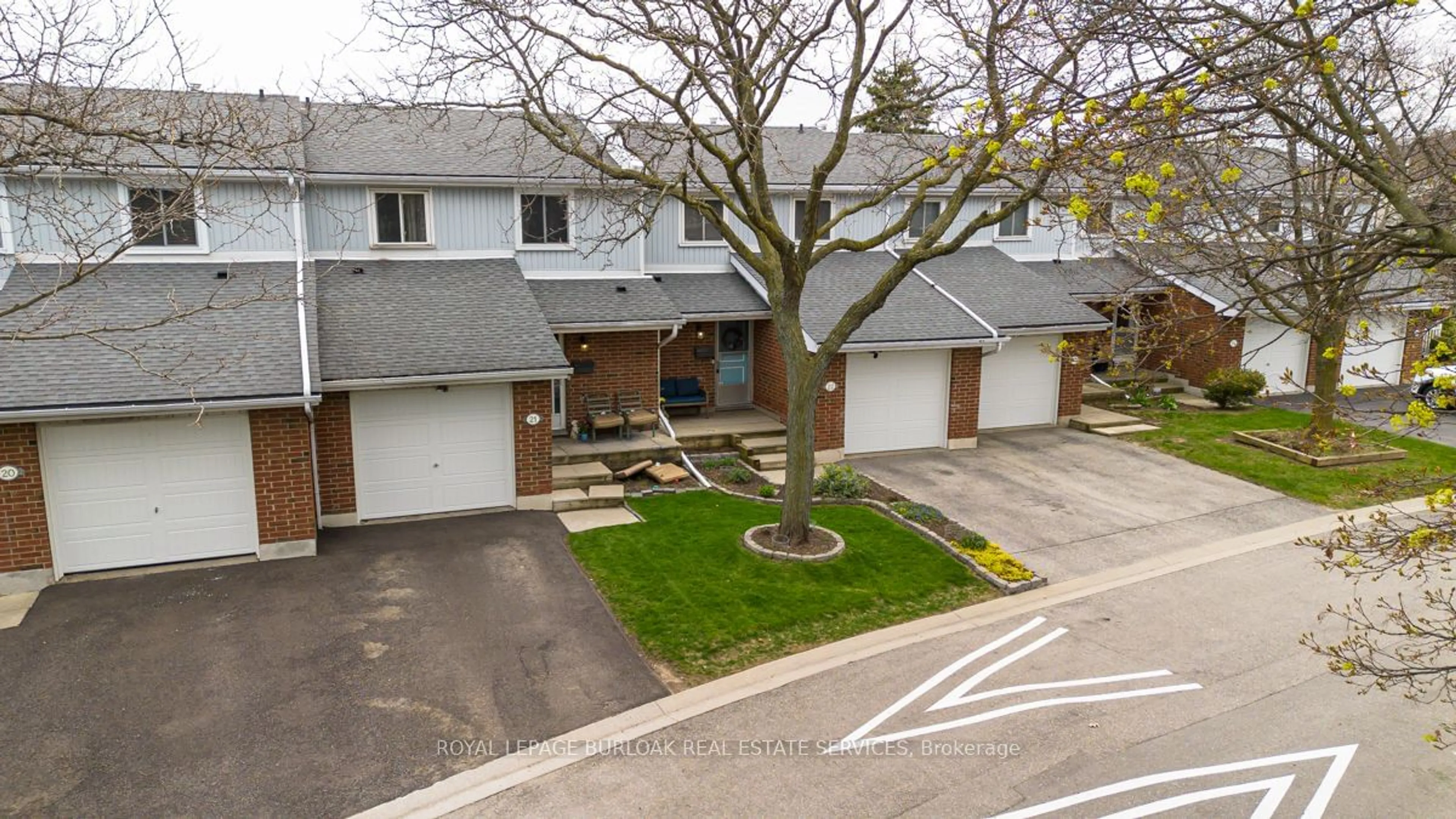 A pic from outside/outdoor area/front of a property/back of a property/a pic from drone, street for 25 Redbury St #21, Hamilton Ontario L8W 1P7