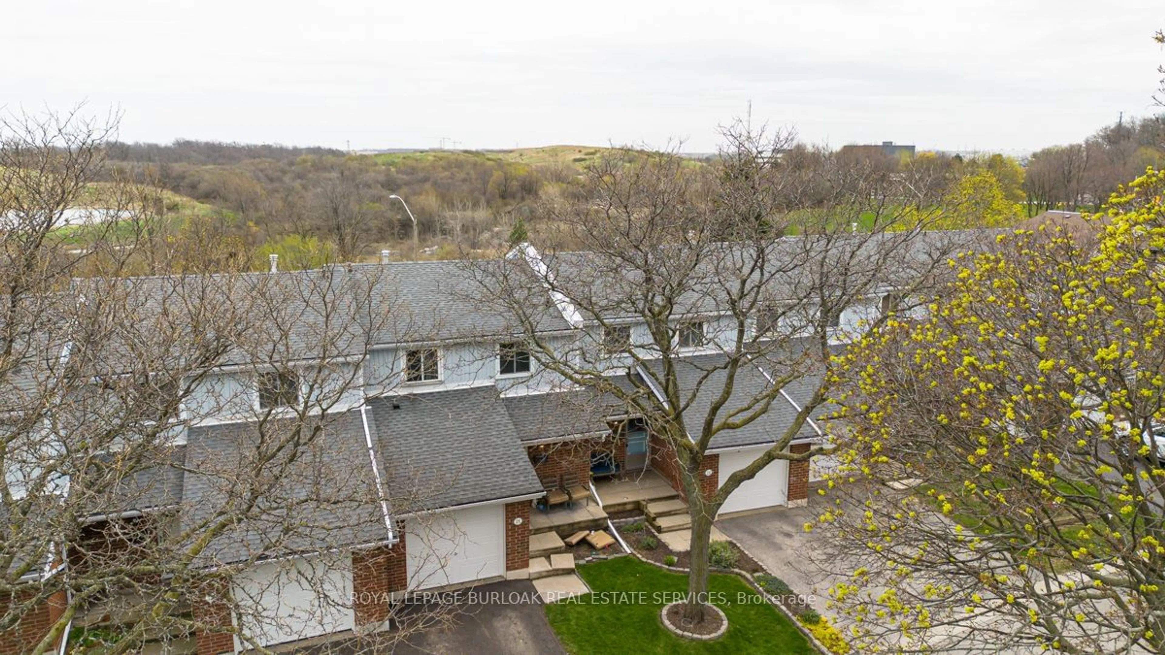 A pic from outside/outdoor area/front of a property/back of a property/a pic from drone, street for 25 Redbury St #21, Hamilton Ontario L8W 1P7