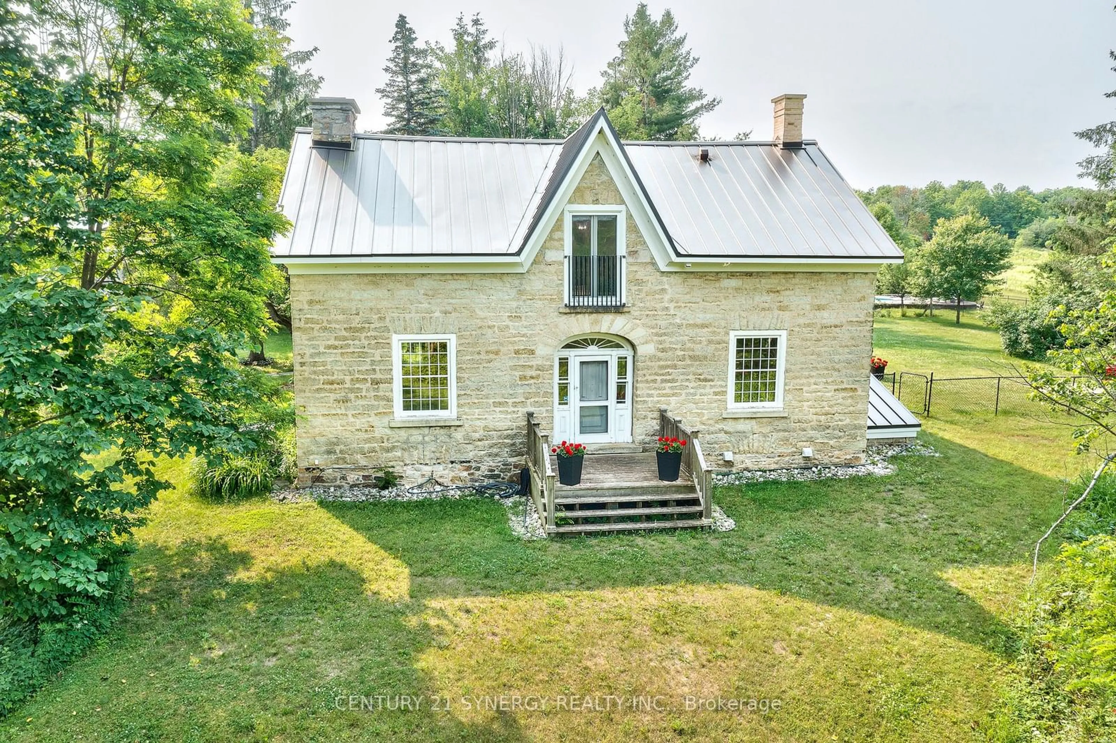 A pic from outside/outdoor area/front of a property/back of a property/a pic from drone, building for 207 ALLANS MILL Rd, Tay Valley Ontario K7H 3C5