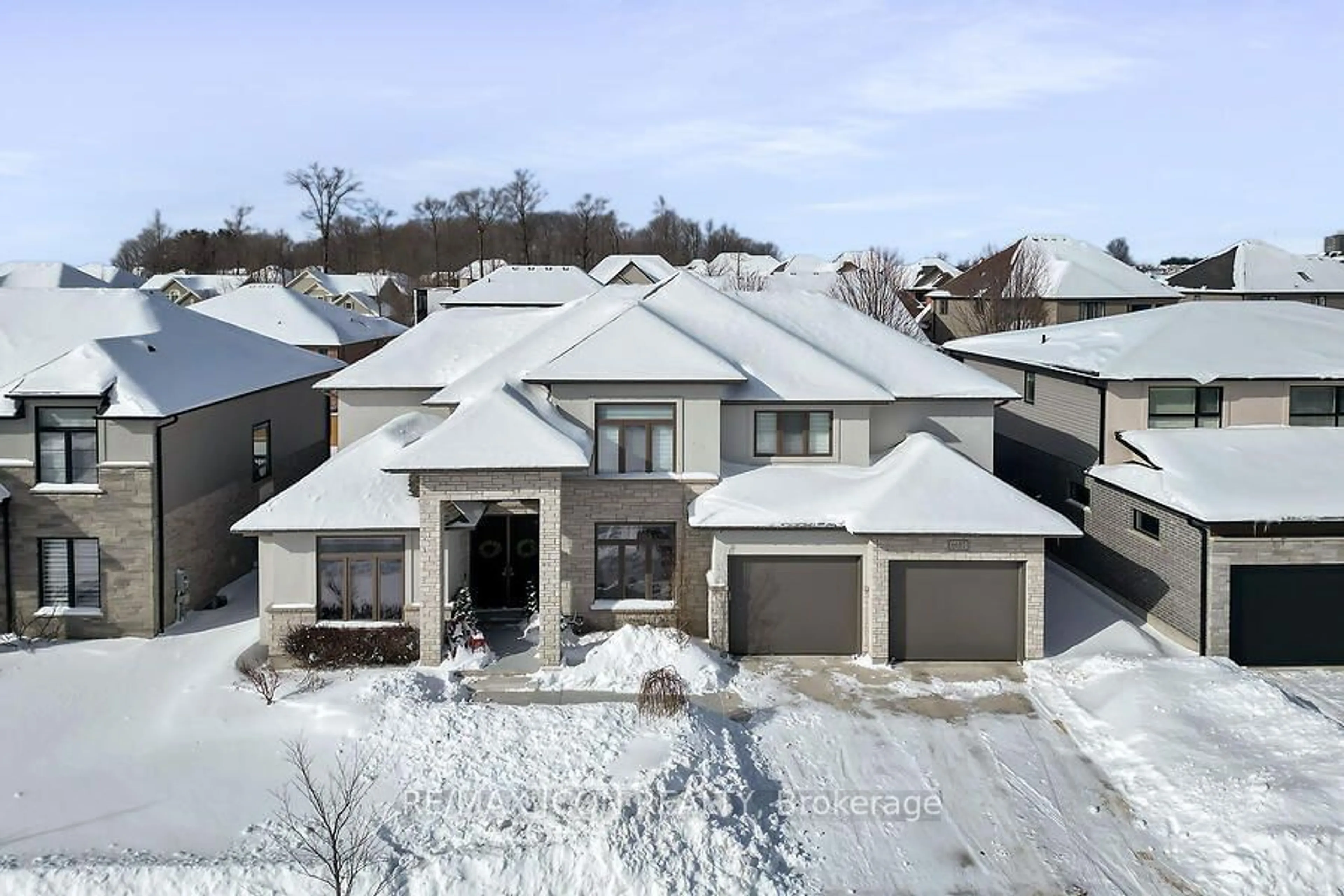 A pic from outside/outdoor area/front of a property/back of a property/a pic from drone, street for 6685 Crown Grant Rd, London Ontario N6P 0G3