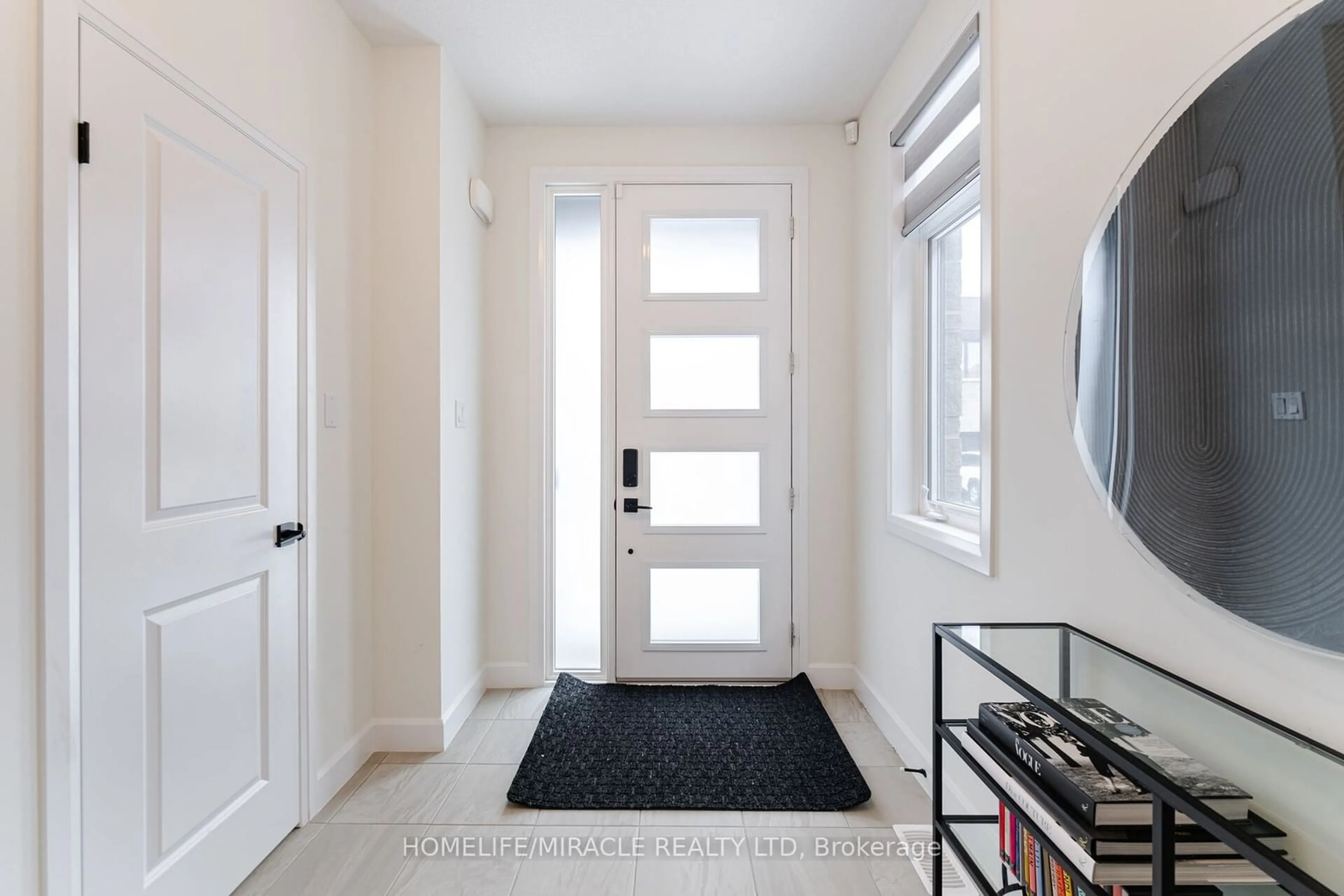 Indoor entryway for 14 Southam Lane, Hamilton Ontario L9C 0E9