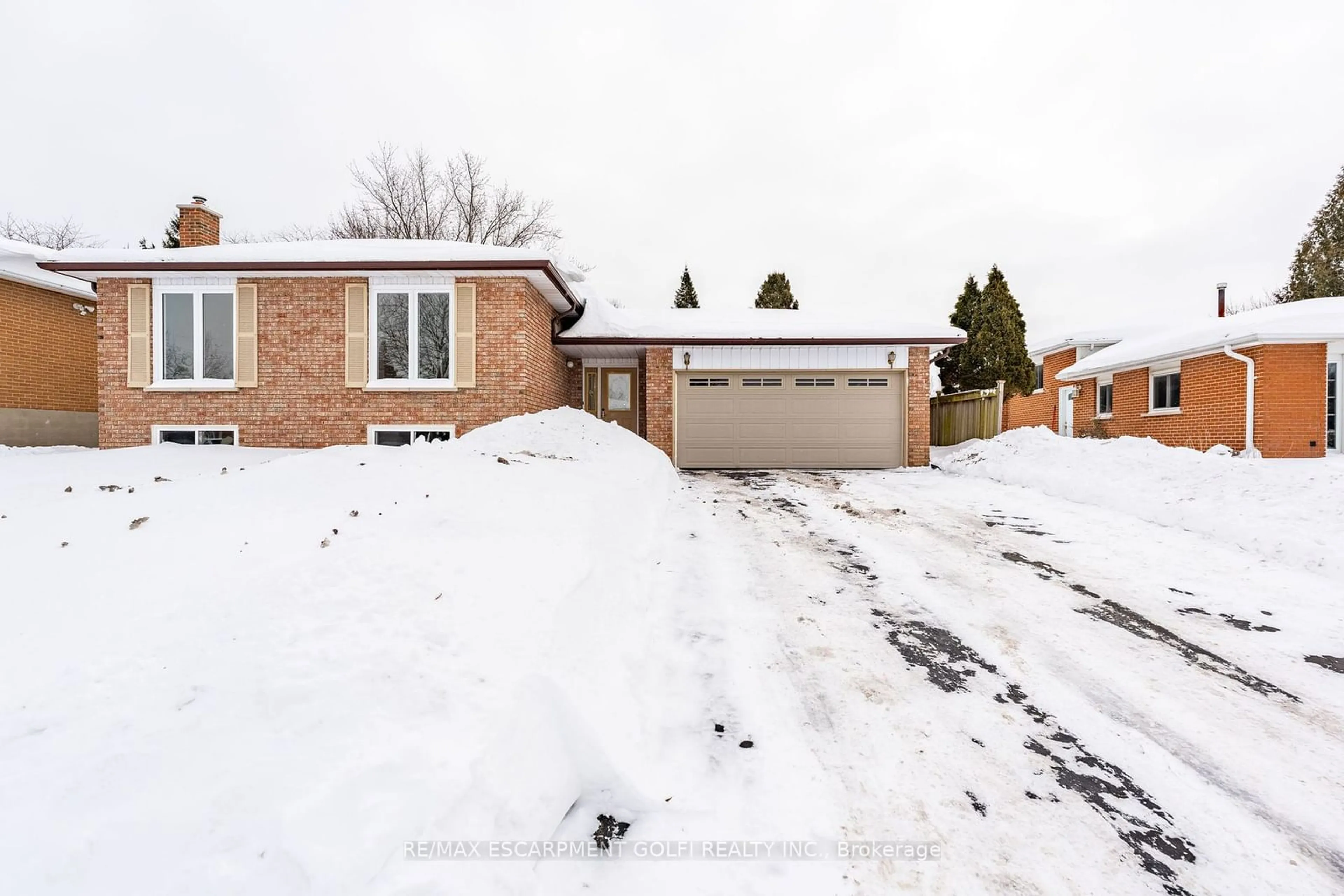 A pic from outside/outdoor area/front of a property/back of a property/a pic from drone, street for 12 Ashdale Crt, Hamilton Ontario L0R 2H3