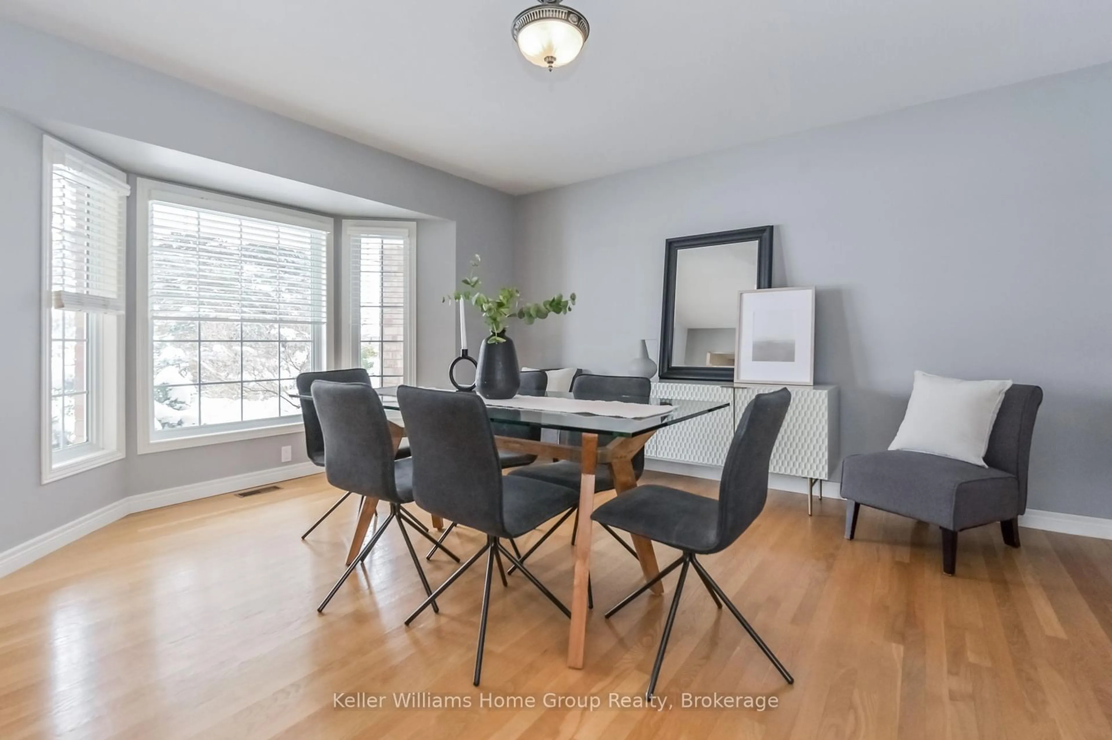 Dining room, wood/laminate floor for 101 Thomas Blvd, Centre Wellington Ontario N0B 1S0