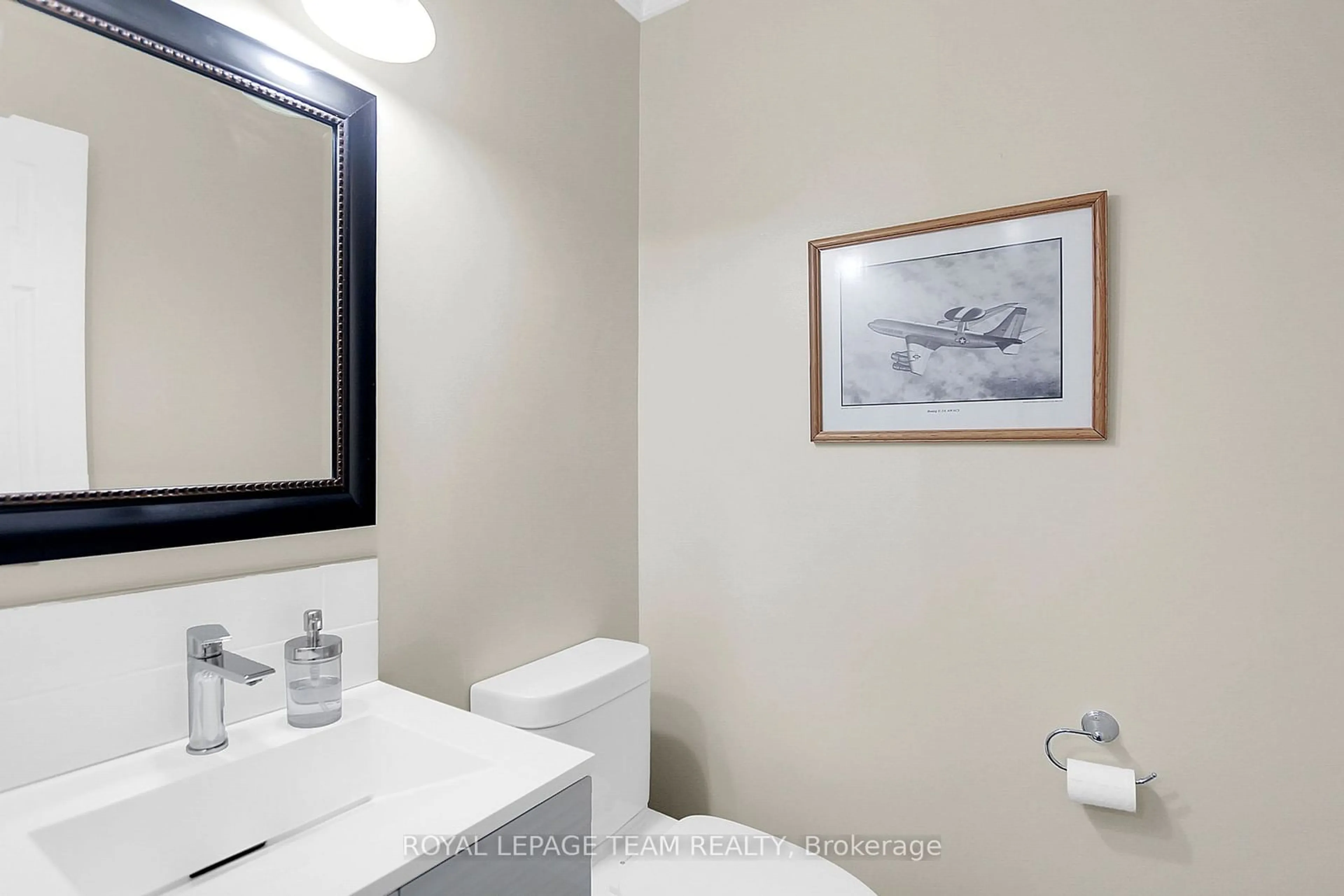 Standard bathroom, unknown for 80 Stokes Cres, Kanata Ontario K2L 2Z4