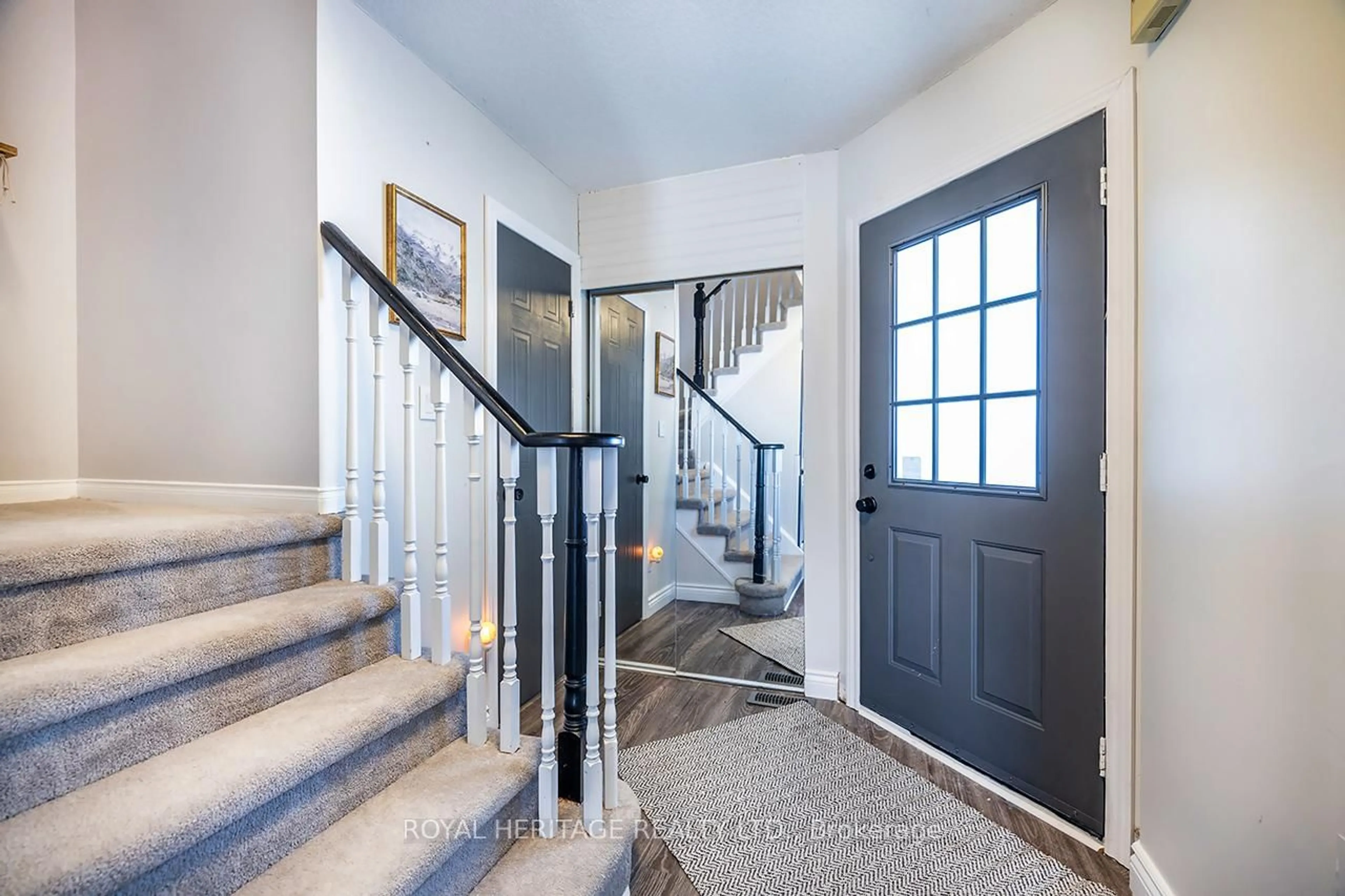 Indoor entryway for 37 Burnham Blvd, Port Hope Ontario L1A 4G5