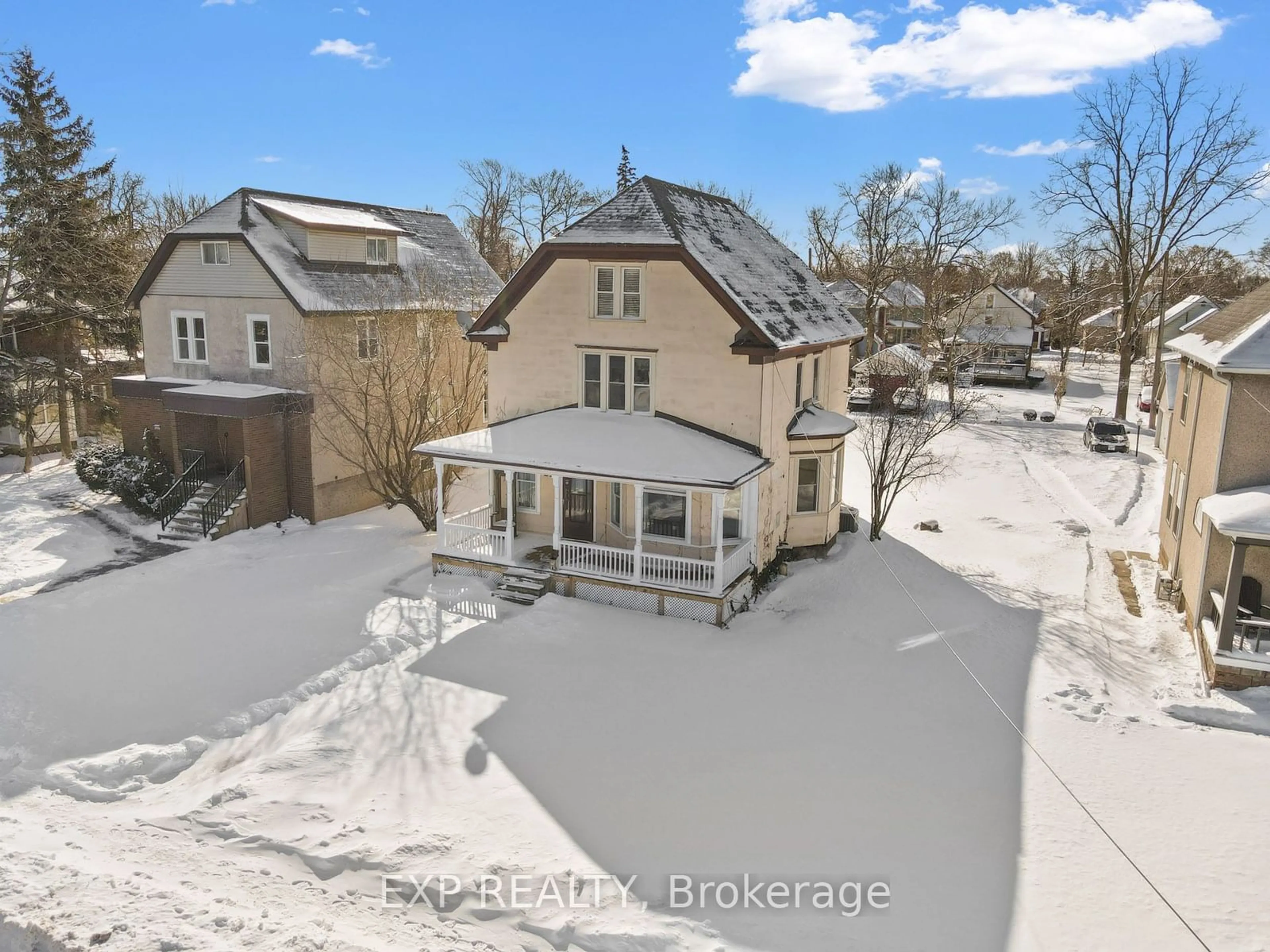 A pic from outside/outdoor area/front of a property/back of a property/a pic from drone, street for 244 Clarence St, Port Colborne Ontario L3K 3G6