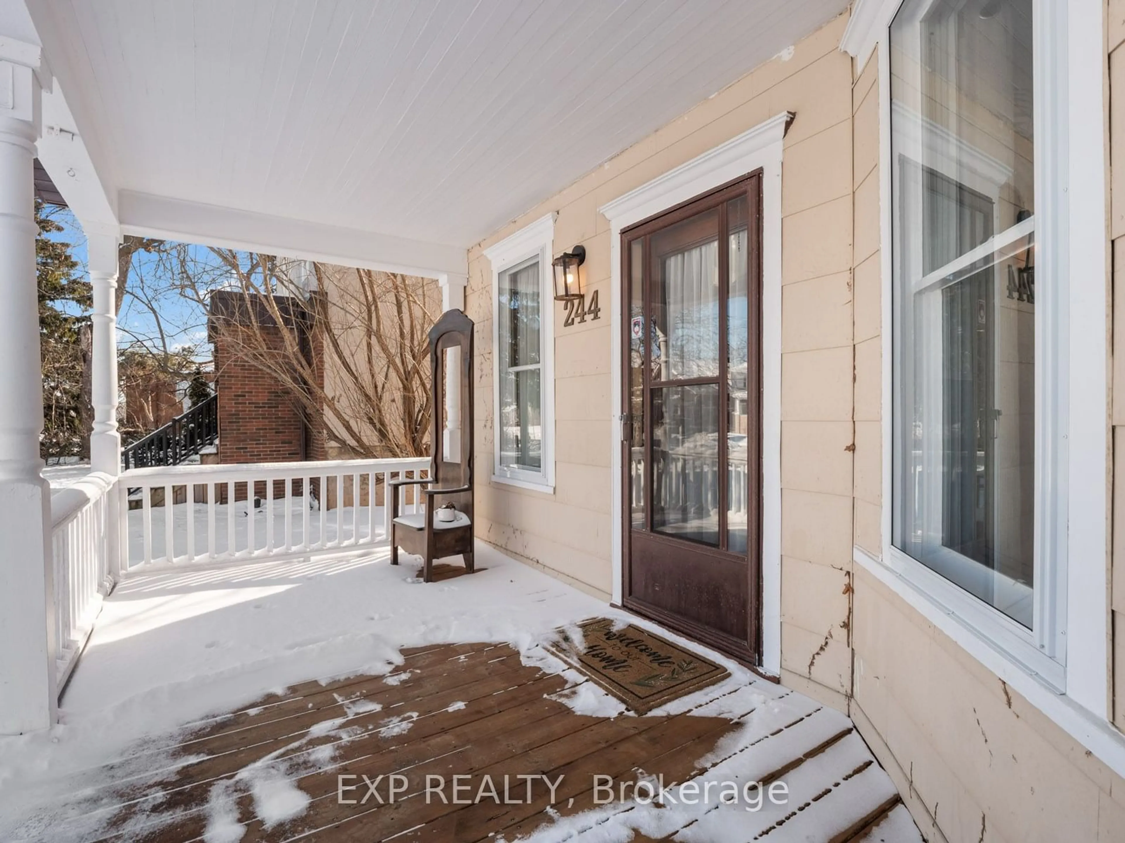 Indoor entryway for 244 Clarence St, Port Colborne Ontario L3K 3G6