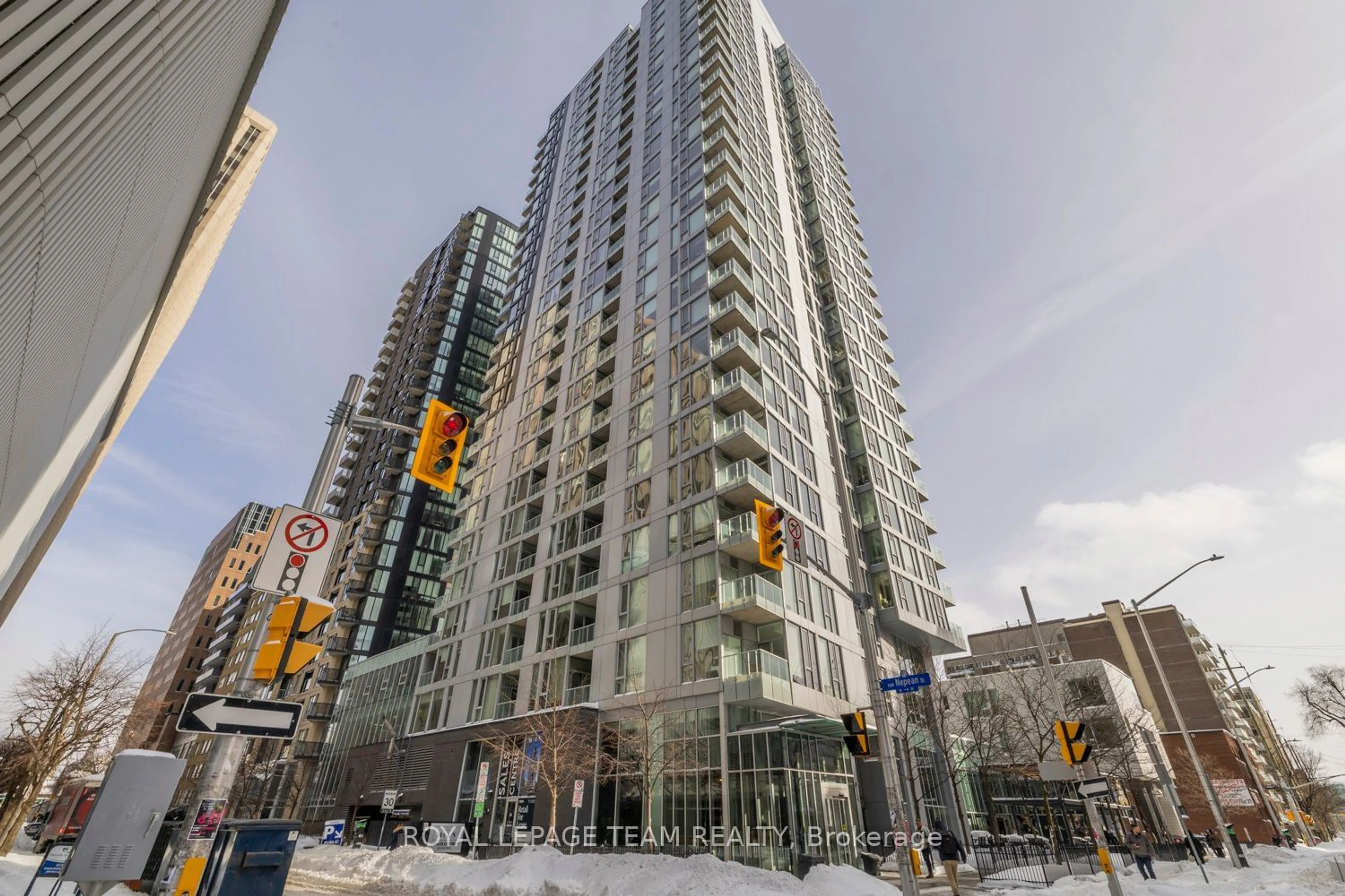 Indoor foyer for 179 Metcalfe St #906, Ottawa Centre Ontario K2P 1P7