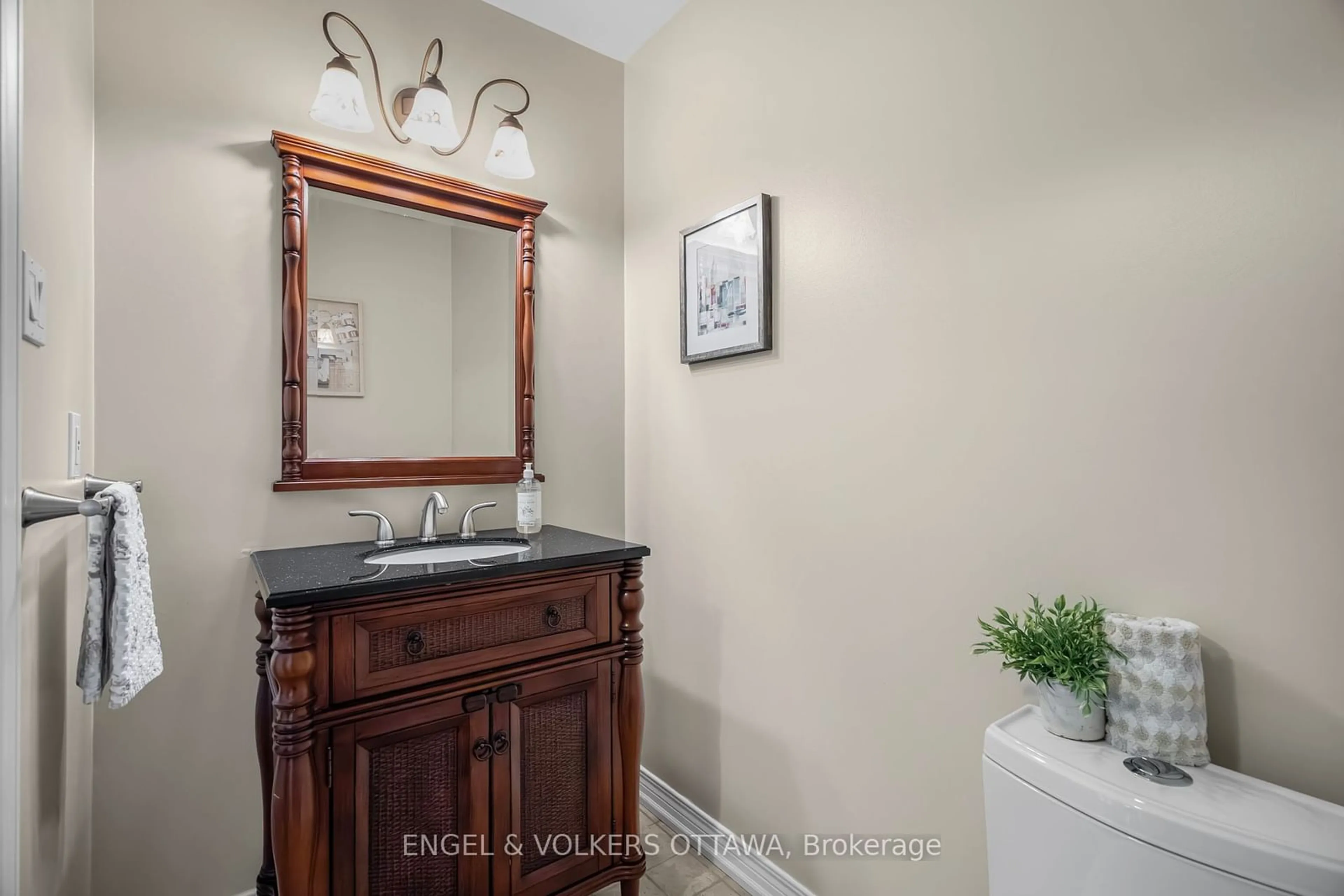 Standard bathroom, ceramic/tile floor for 36 Newborough Cres, Barrhaven Ontario K2G 6A5