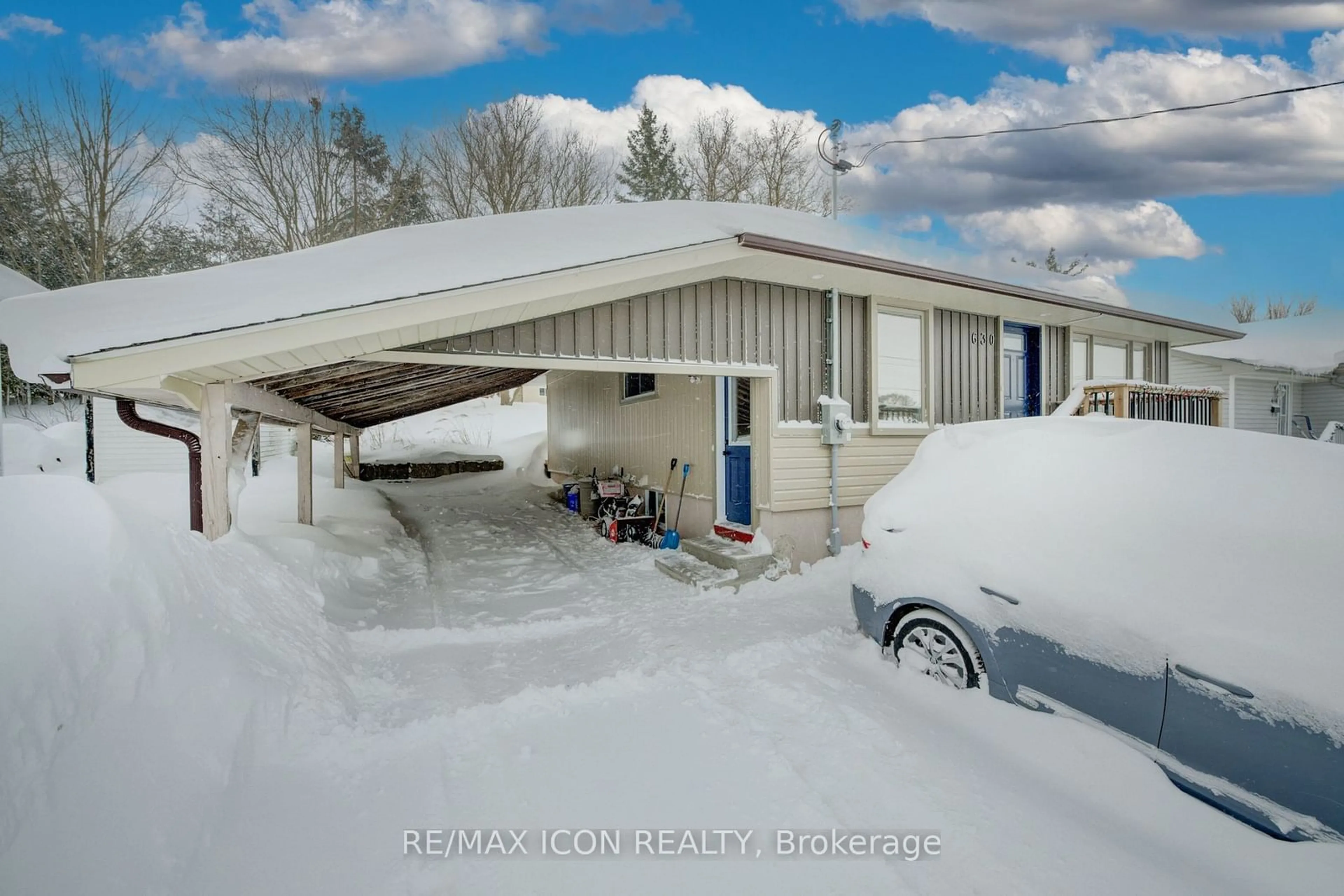 Indoor garage for 630 Waterloo St, Wellington North Ontario N0G 2L3