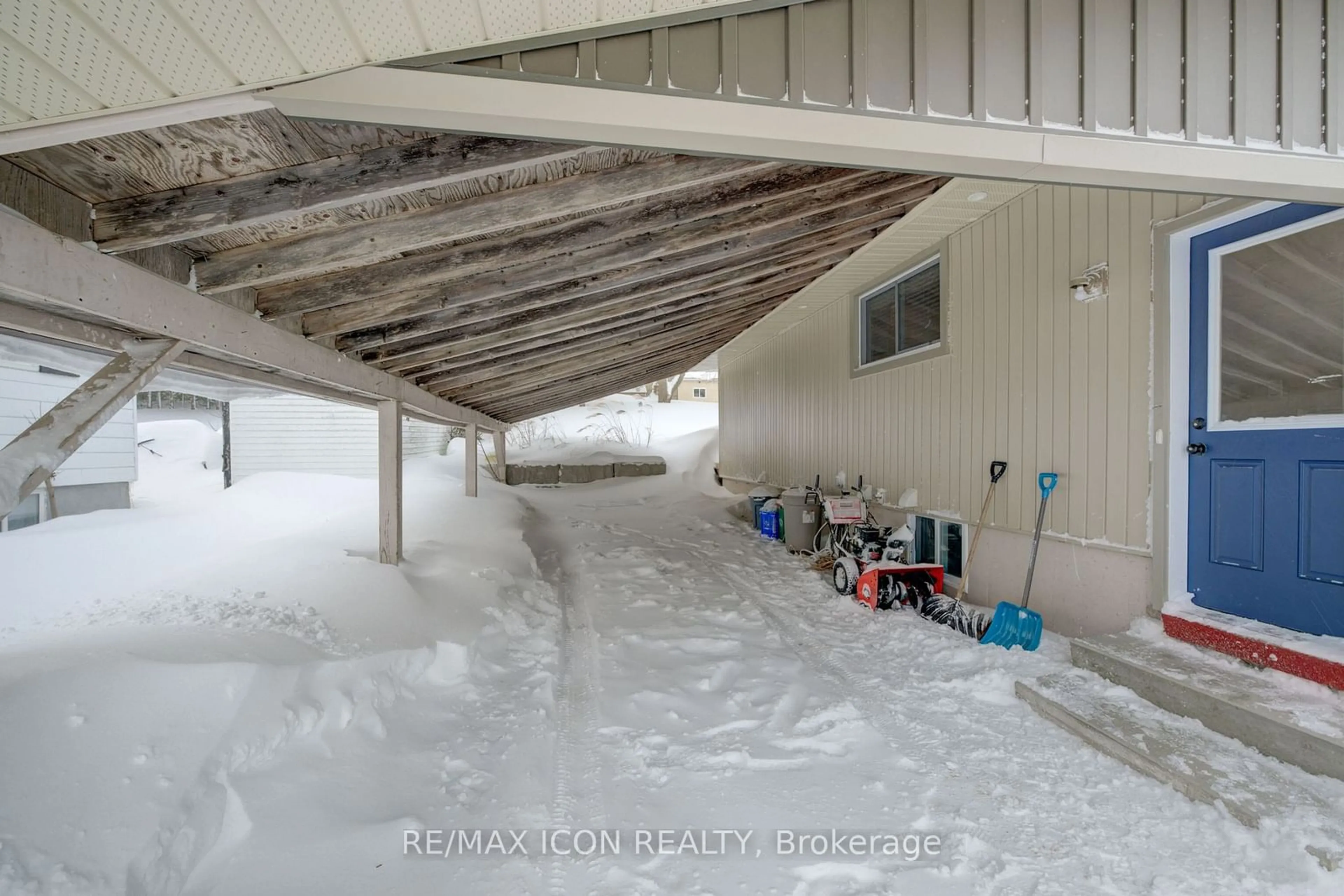 Indoor garage for 630 Waterloo St, Wellington North Ontario N0G 2L3