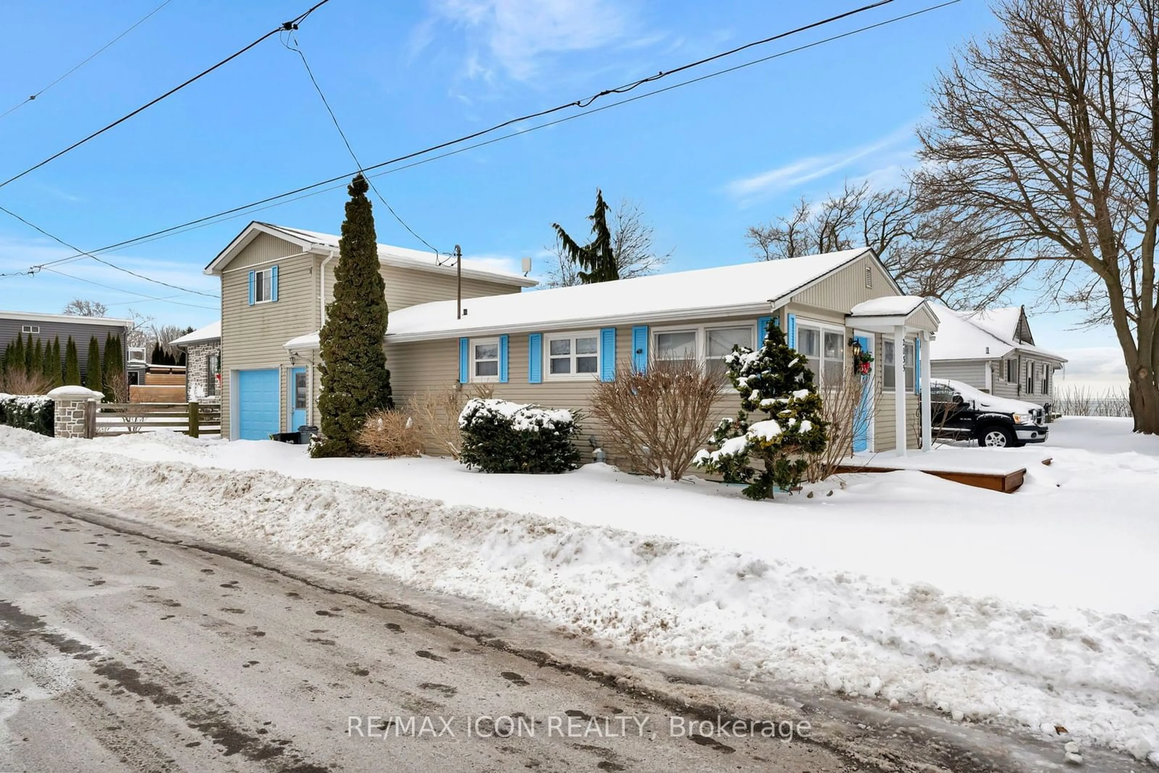 A pic from outside/outdoor area/front of a property/back of a property/a pic from drone, street for 2035 Erie St, Norfolk Ontario N0A 1N0