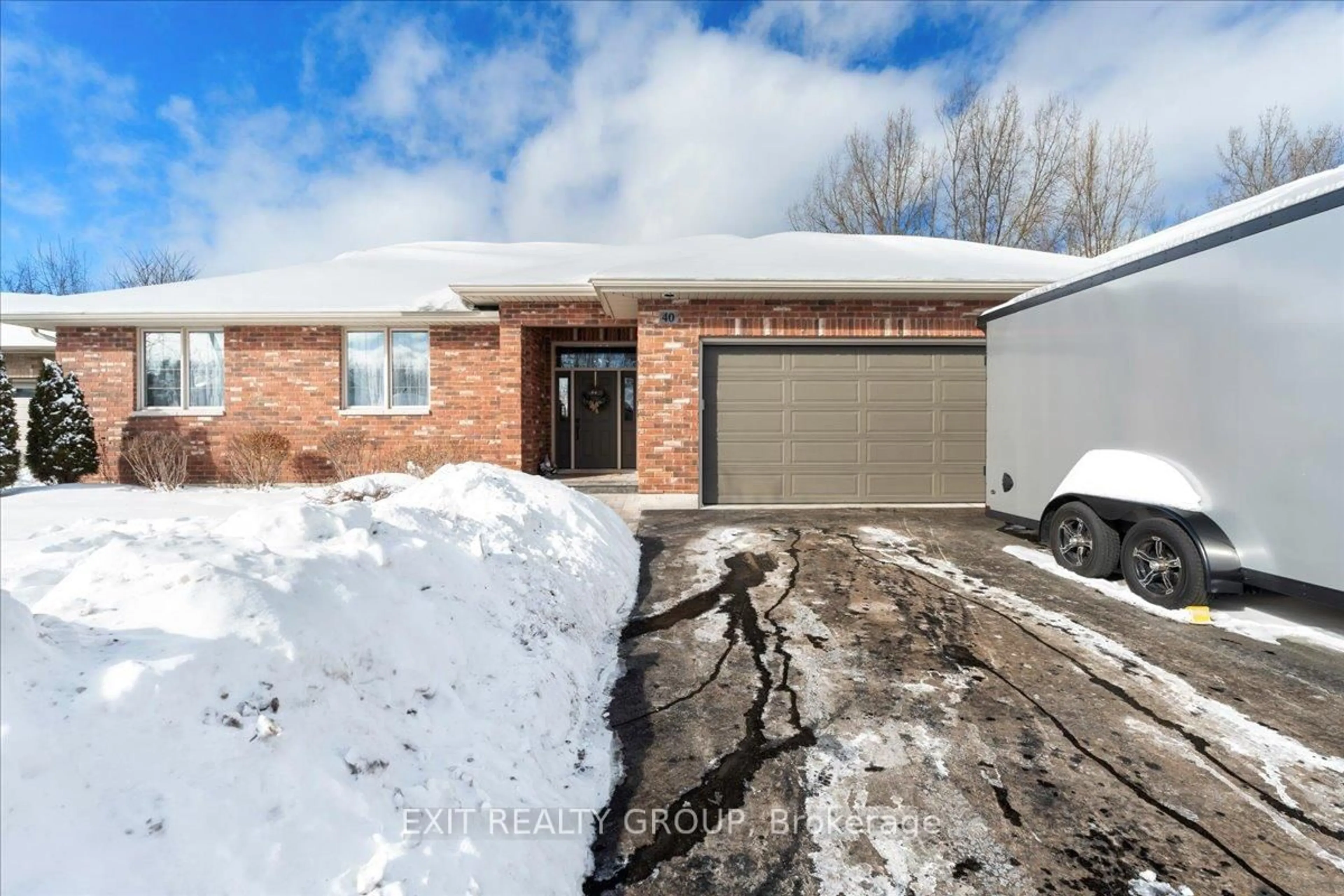 Home with brick exterior material, street for 40 Kawartha Crt, Belleville Ontario K8N 0C1