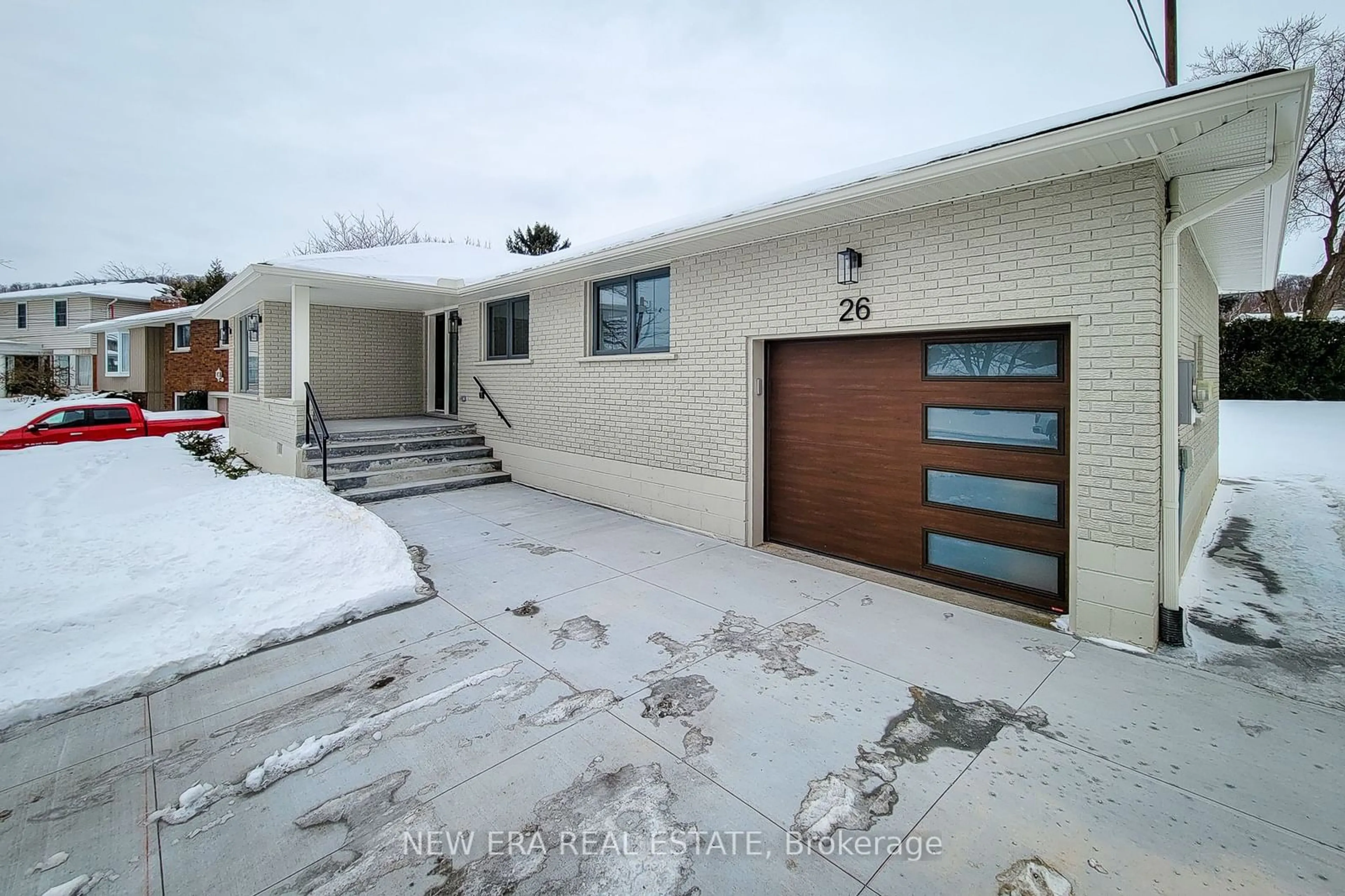 Unknown for 26 George St, Grimsby Ontario L3M 3Y6