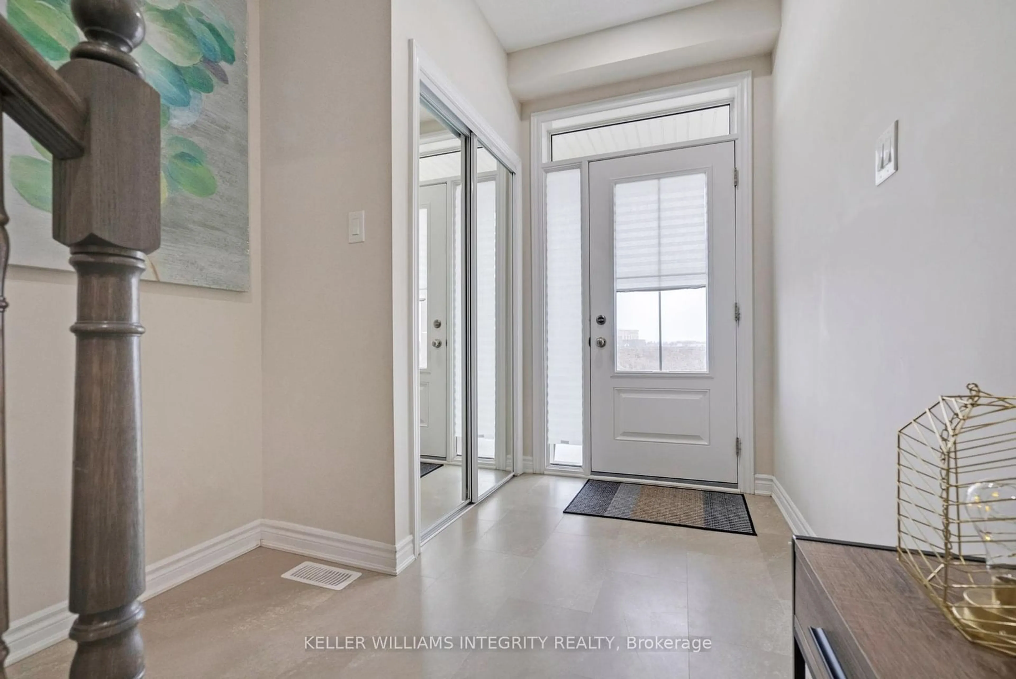 Indoor entryway for 1692 Maple Grove Rd, Stittsville - Munster - Richmond Ontario K2S 2R3