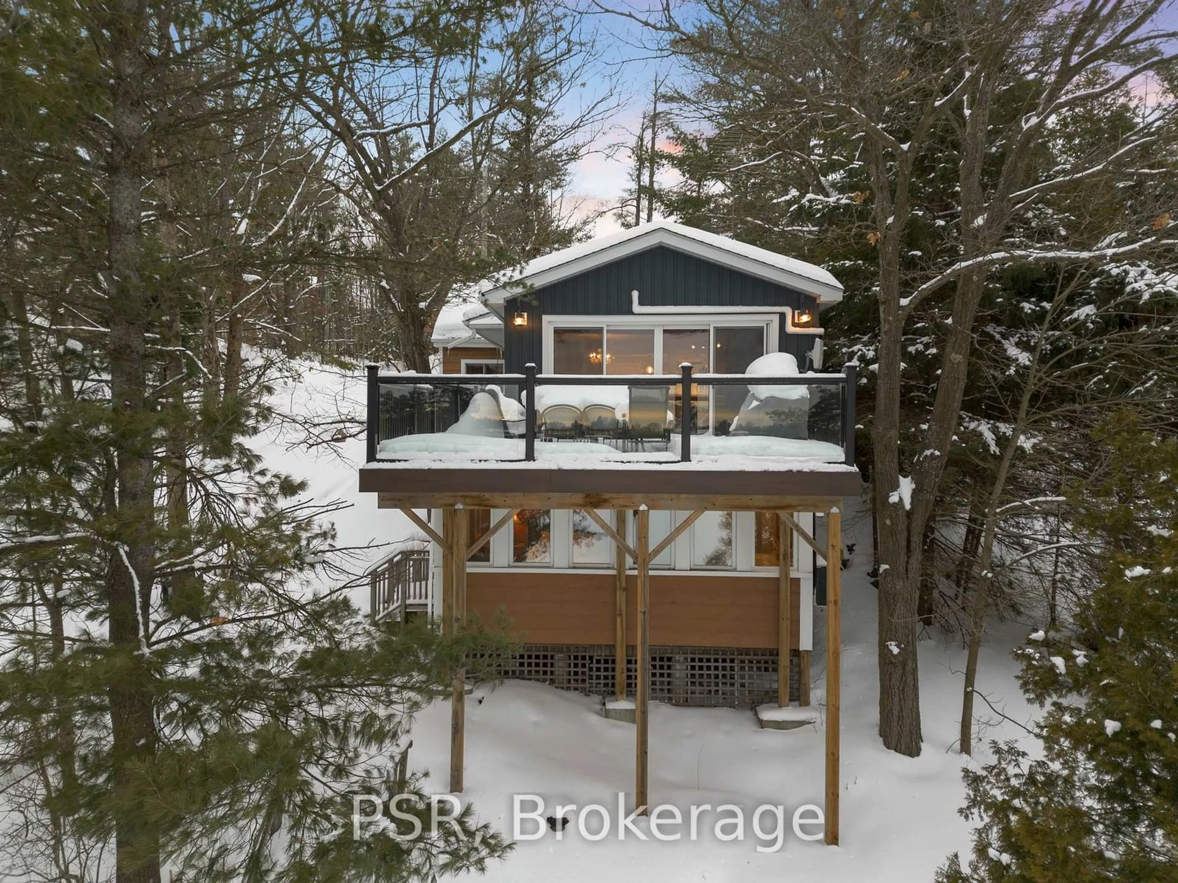 A pic from outside/outdoor area/front of a property/back of a property/a pic from drone, unknown for 1166 Parkers Point Rd, Gravenhurst Ontario P1P 1R2