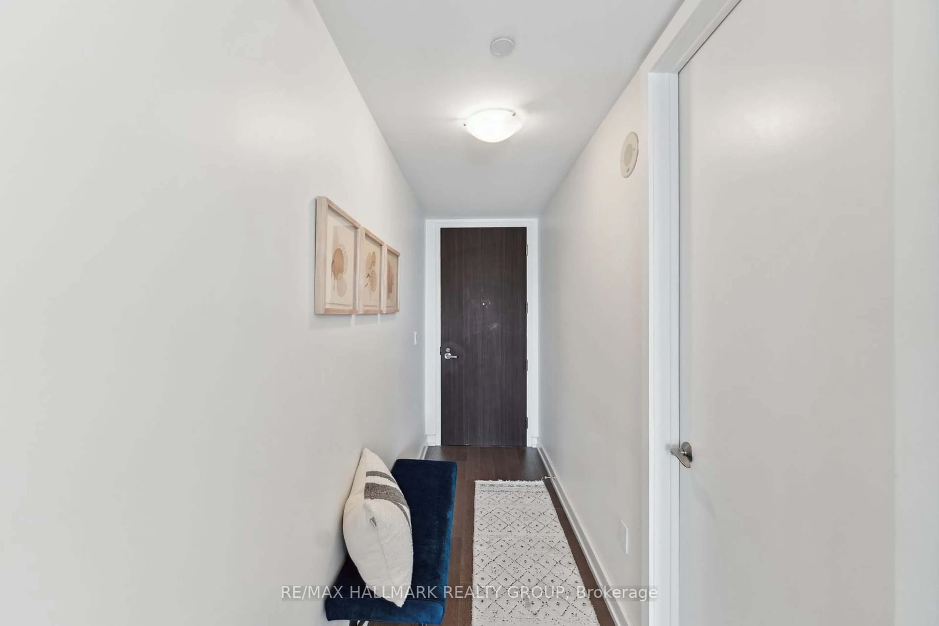 Indoor entryway for 111 Champagne Ave #1602, Ottawa Ontario K1S 5V3