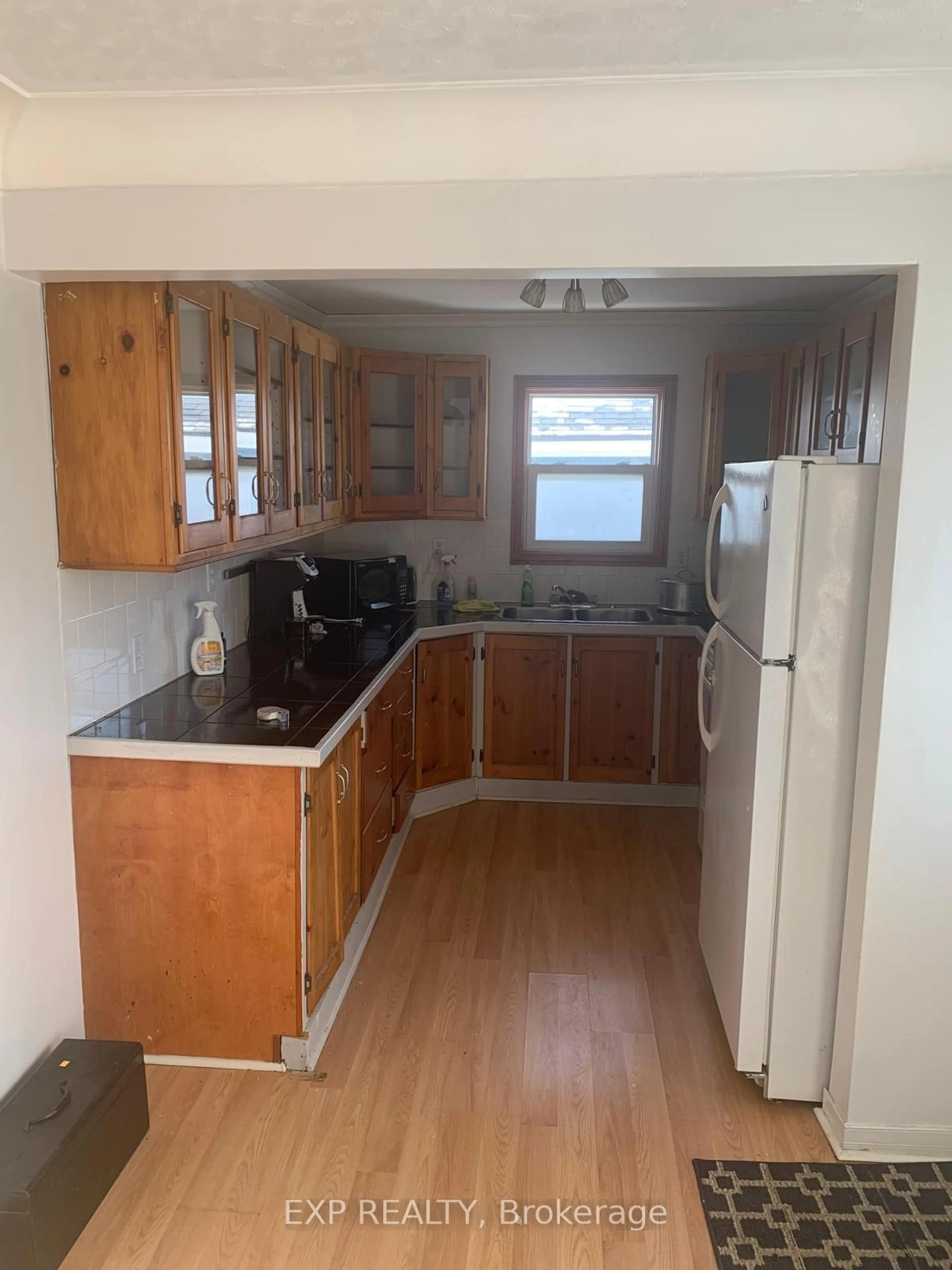 Standard kitchen, unknown for 167 PORT ROBINSON Rd, Pelham Ontario L3B 5N5